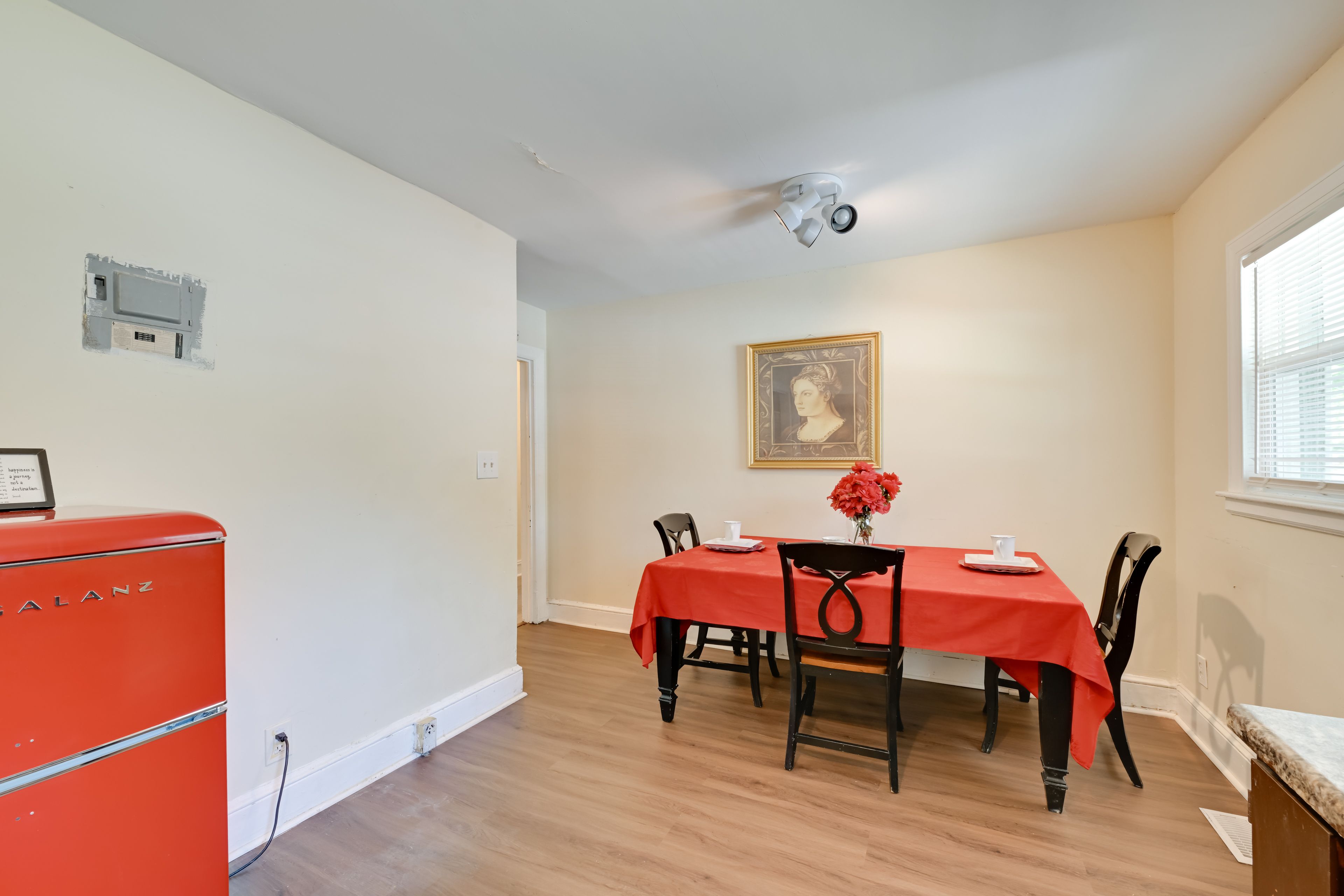 Dining Area | Dishware & Flatware