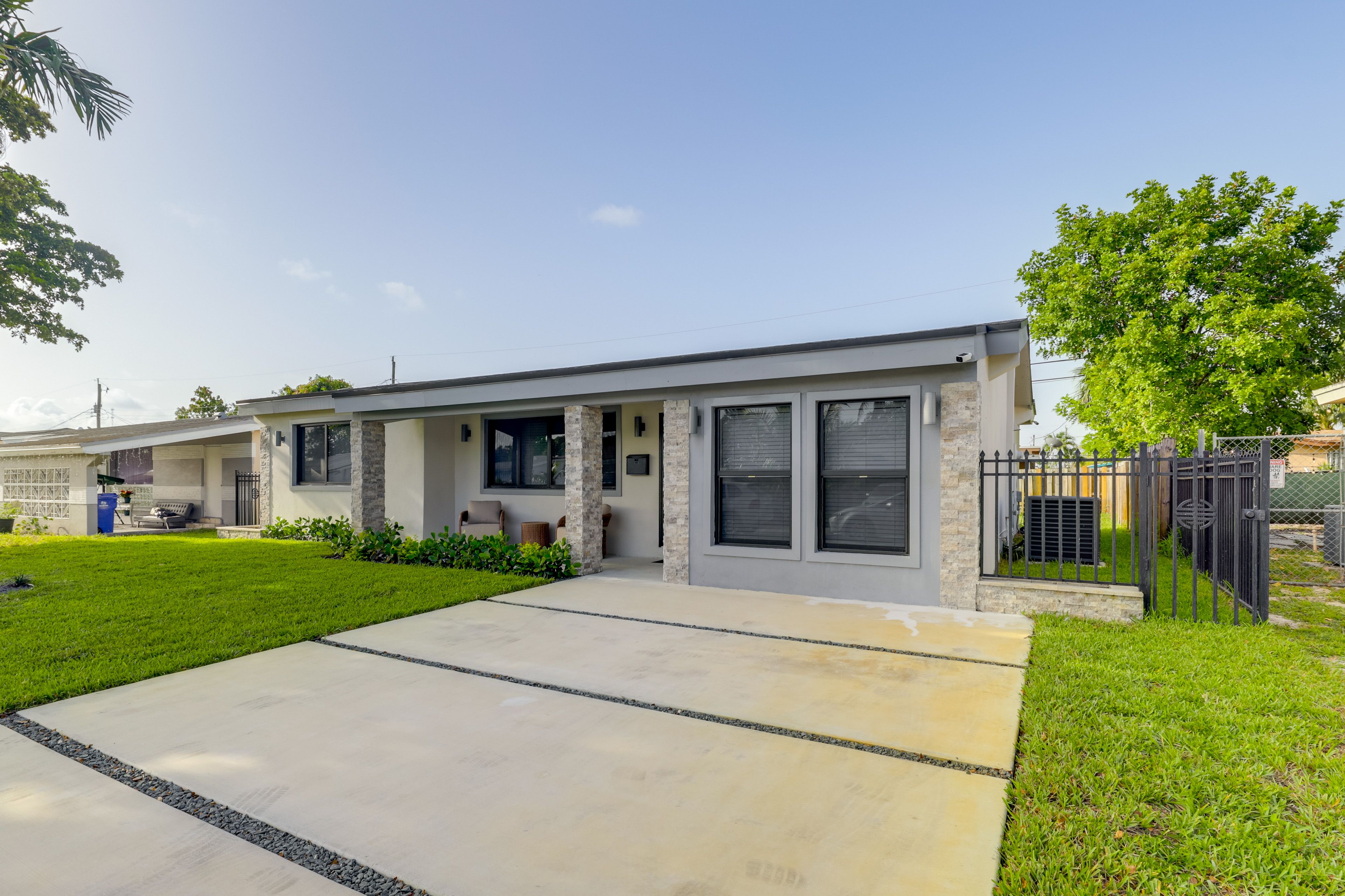 Parking | Driveway (4 Vehicles)