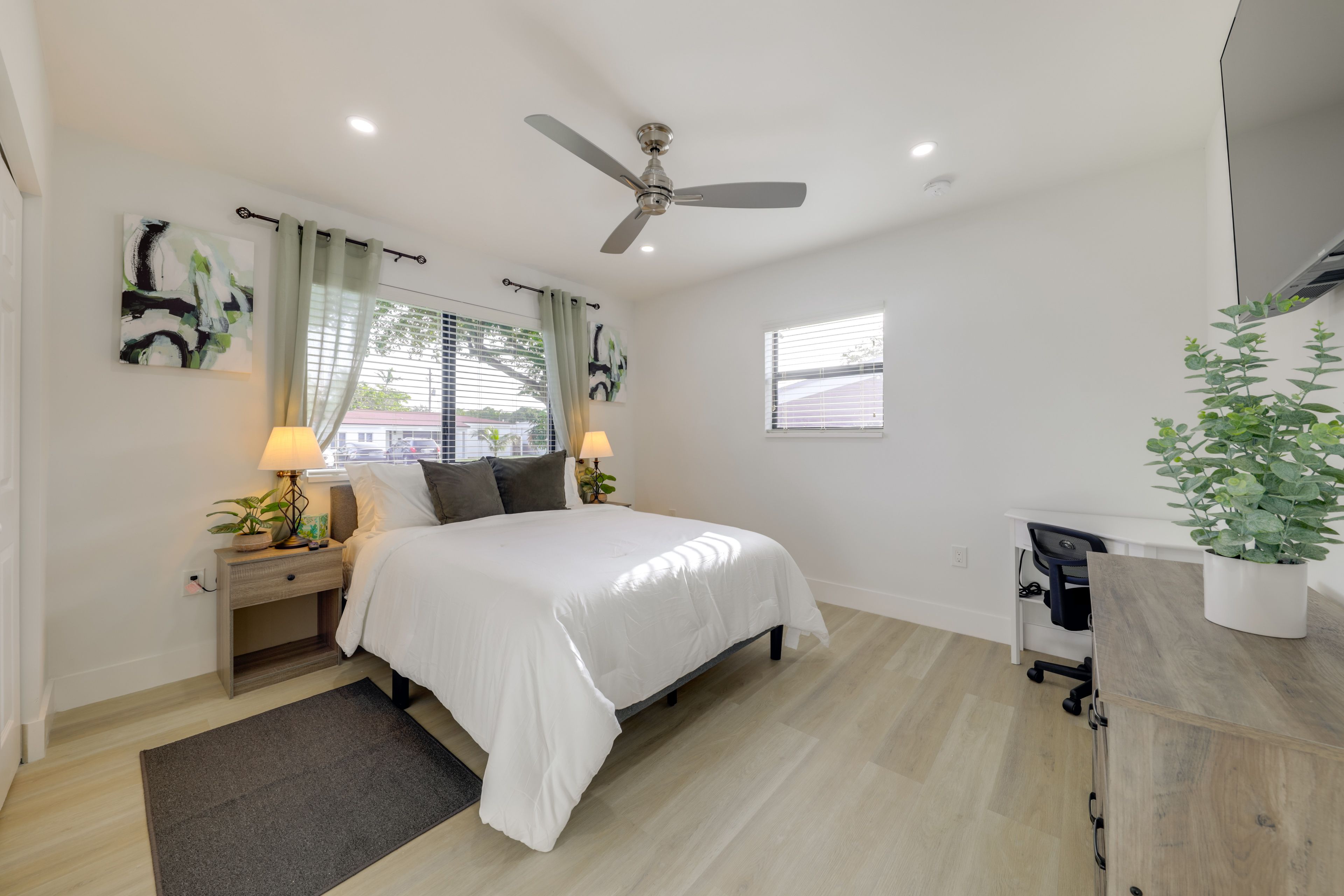 Bedroom 1 | Queen Bed | Smart TV | Laptop-Friendly Workspace