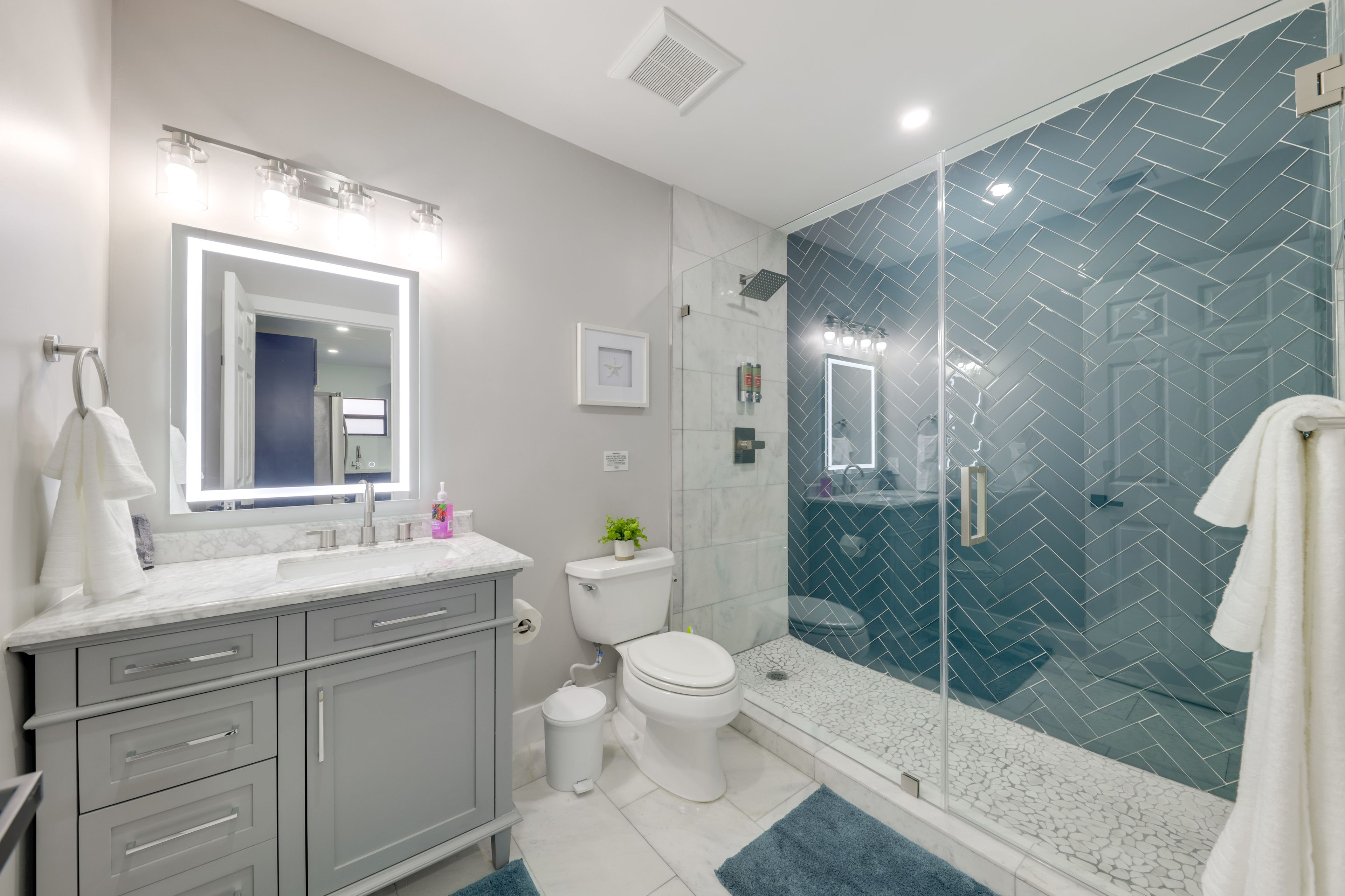 Full Bathroom | Complimentary Toiletries