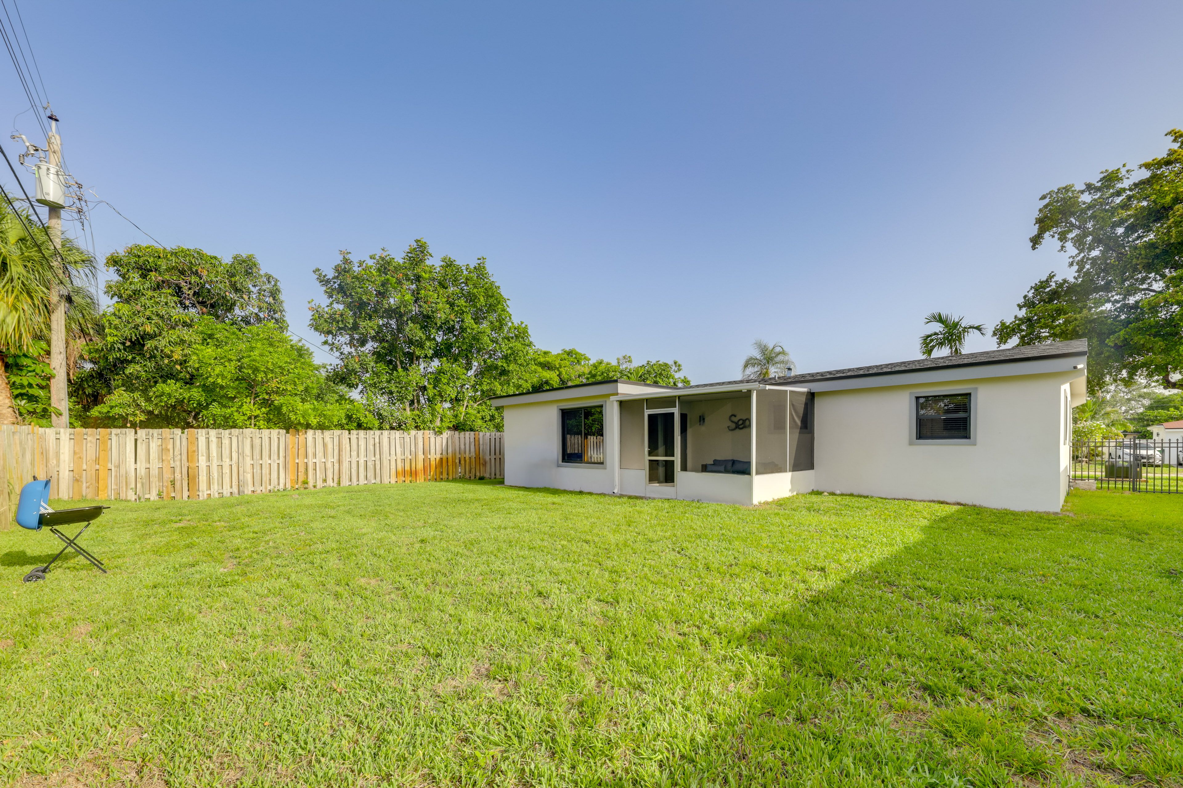 Screened-In Lanai | Fenced-In Yard | Charcoal Grill