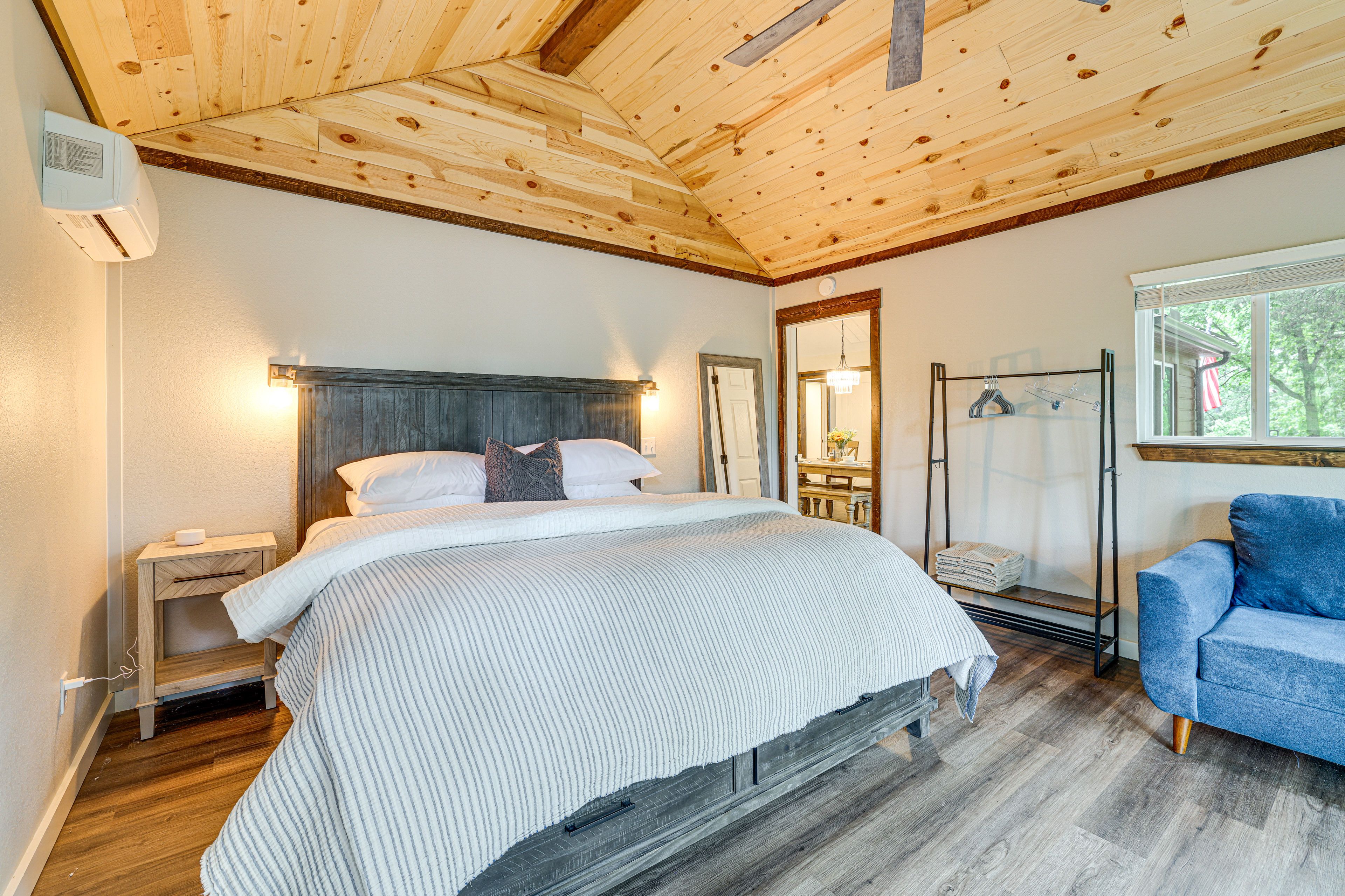 Bedroom 2 | King Bed | Main Floor