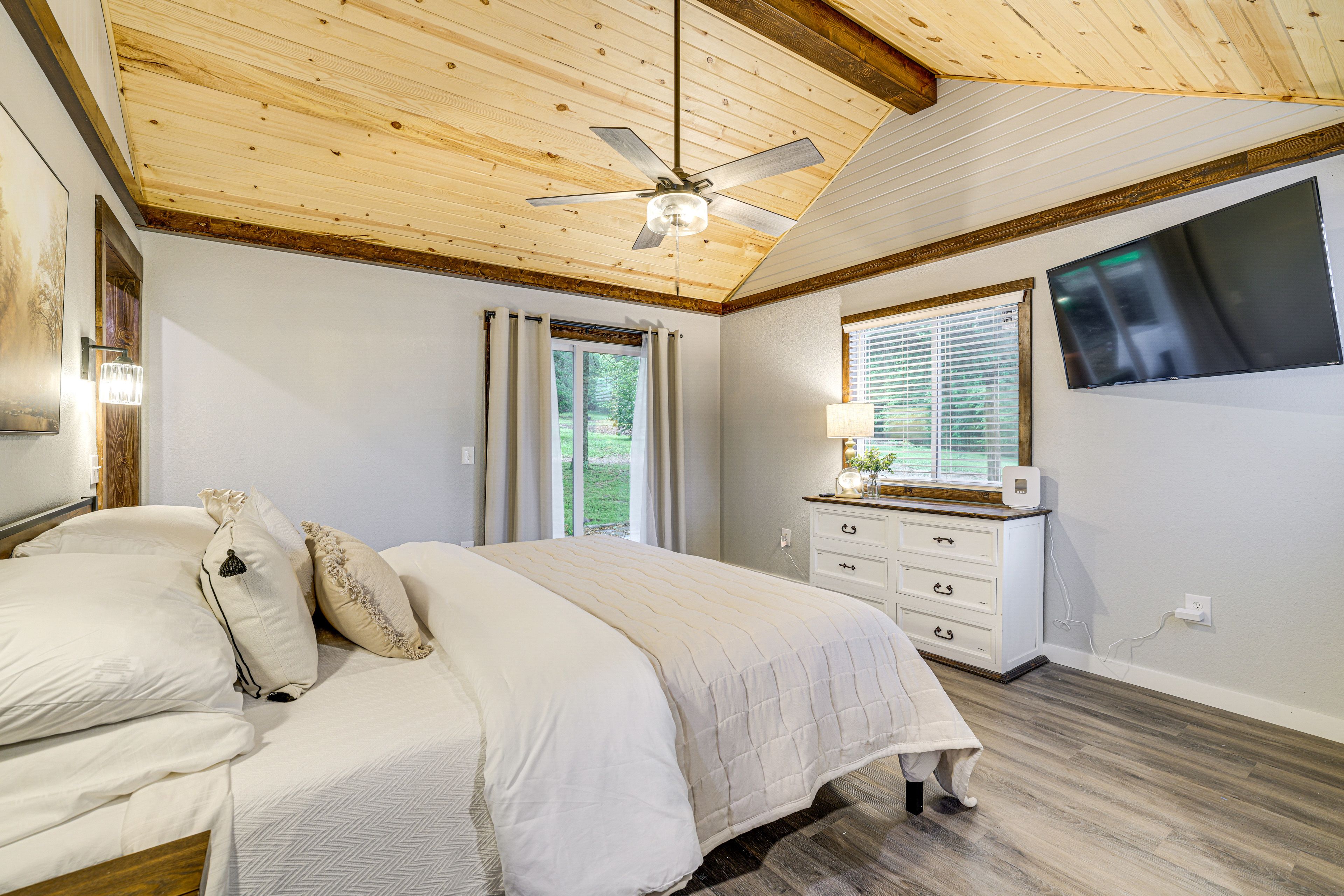 Bedroom 1 | King Bed | Linens Provided | Main Floor