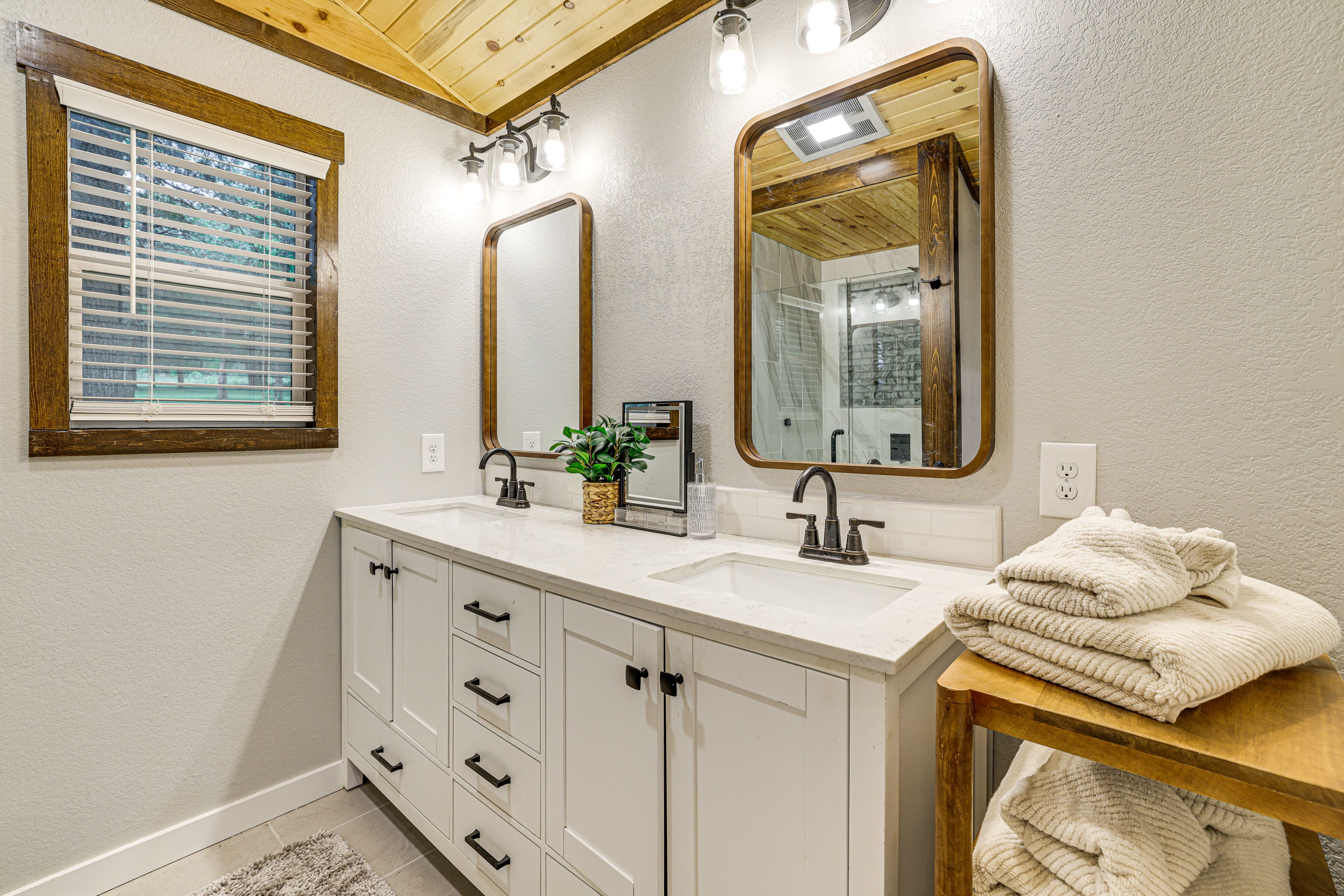 Bathroom | Towels Provided | Main Floor