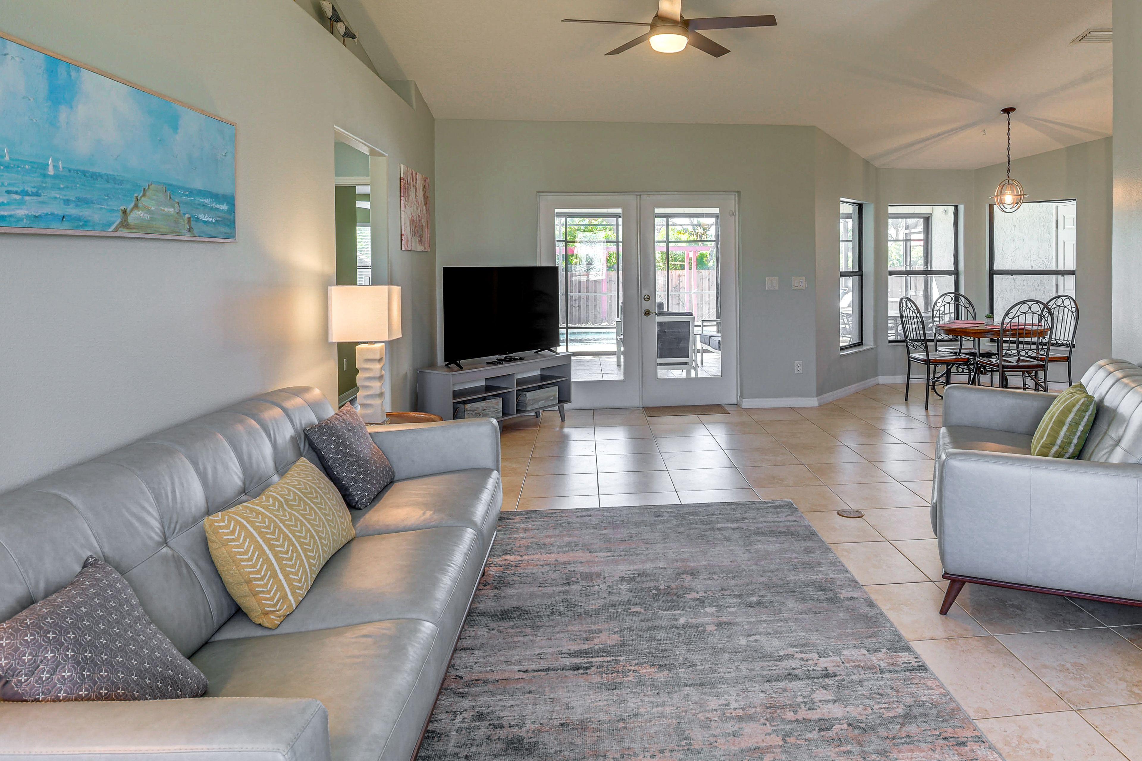 Living Room | Free WiFi | Central A/C