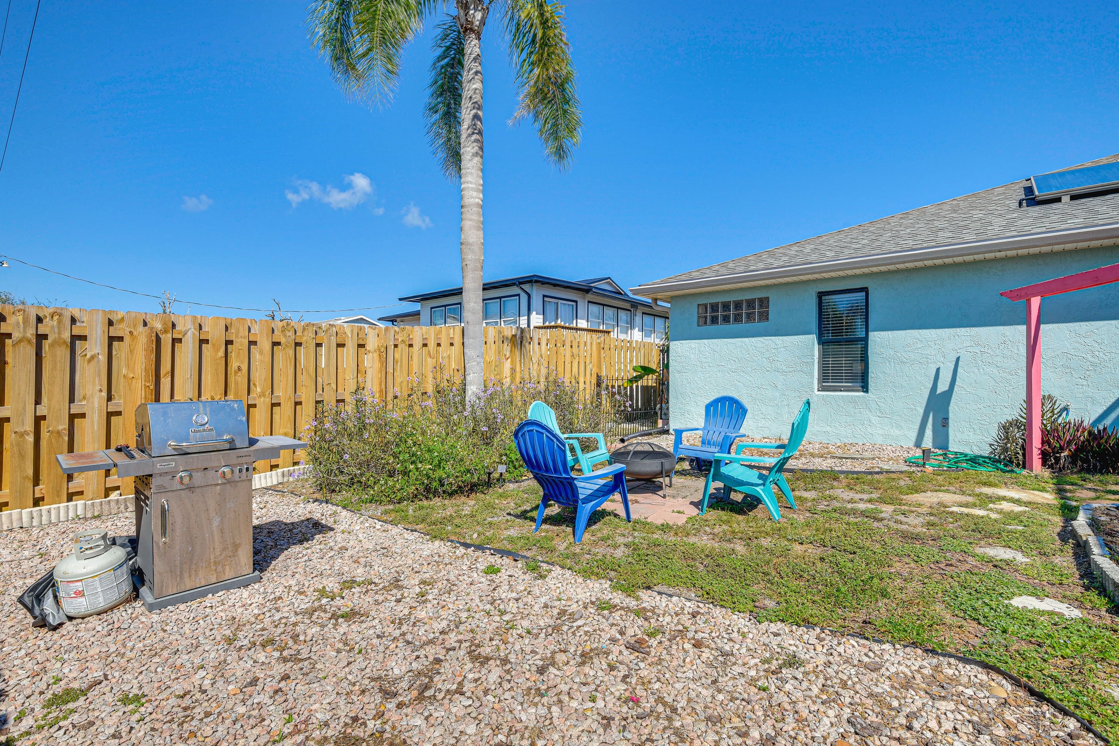 Yard Space | Fire Pit | Gas Grill