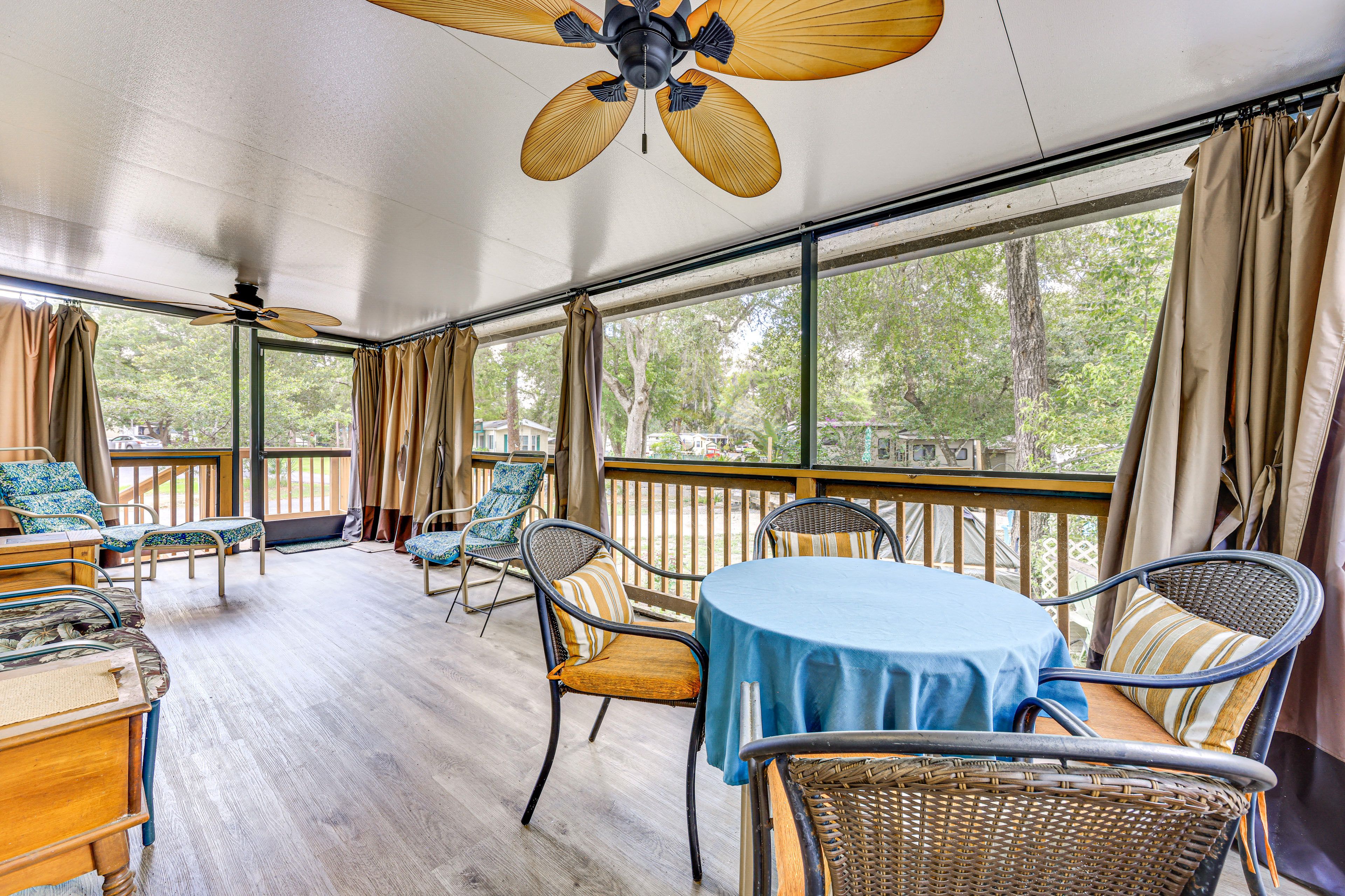 Salt Springs Vacation Rental | 1BR | 1BA | 516 Sq Ft | 6 Steps to Enter