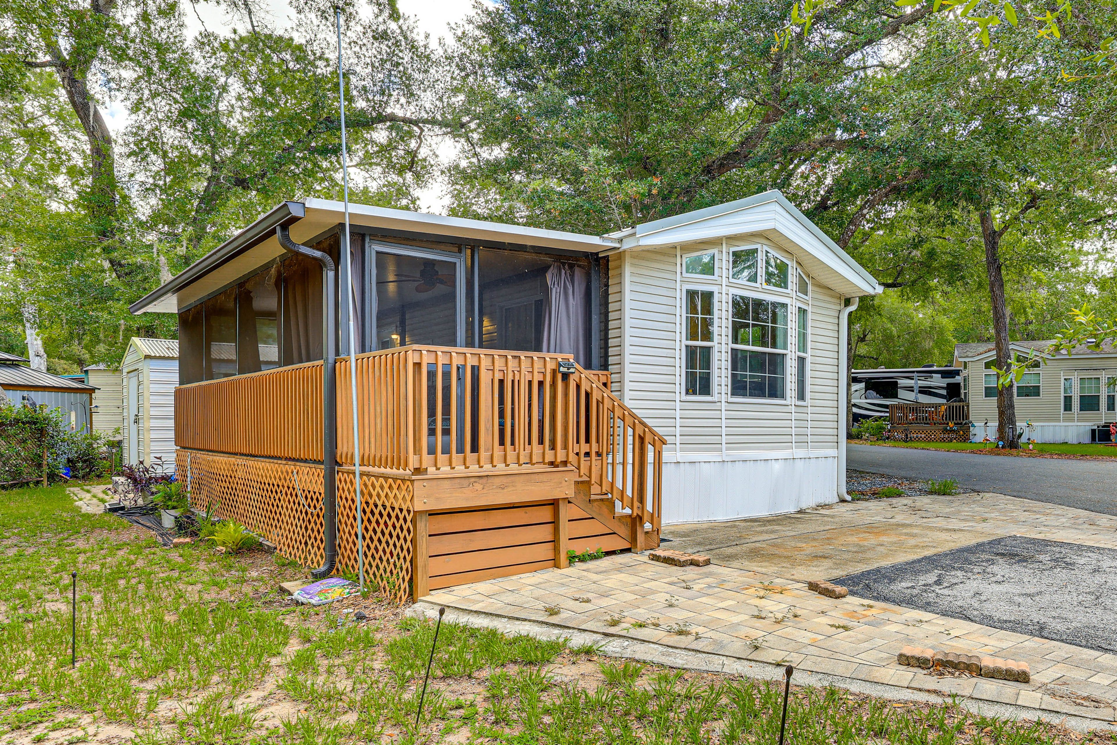 Home Exterior | Parking | Driveway (2 Vehicles)