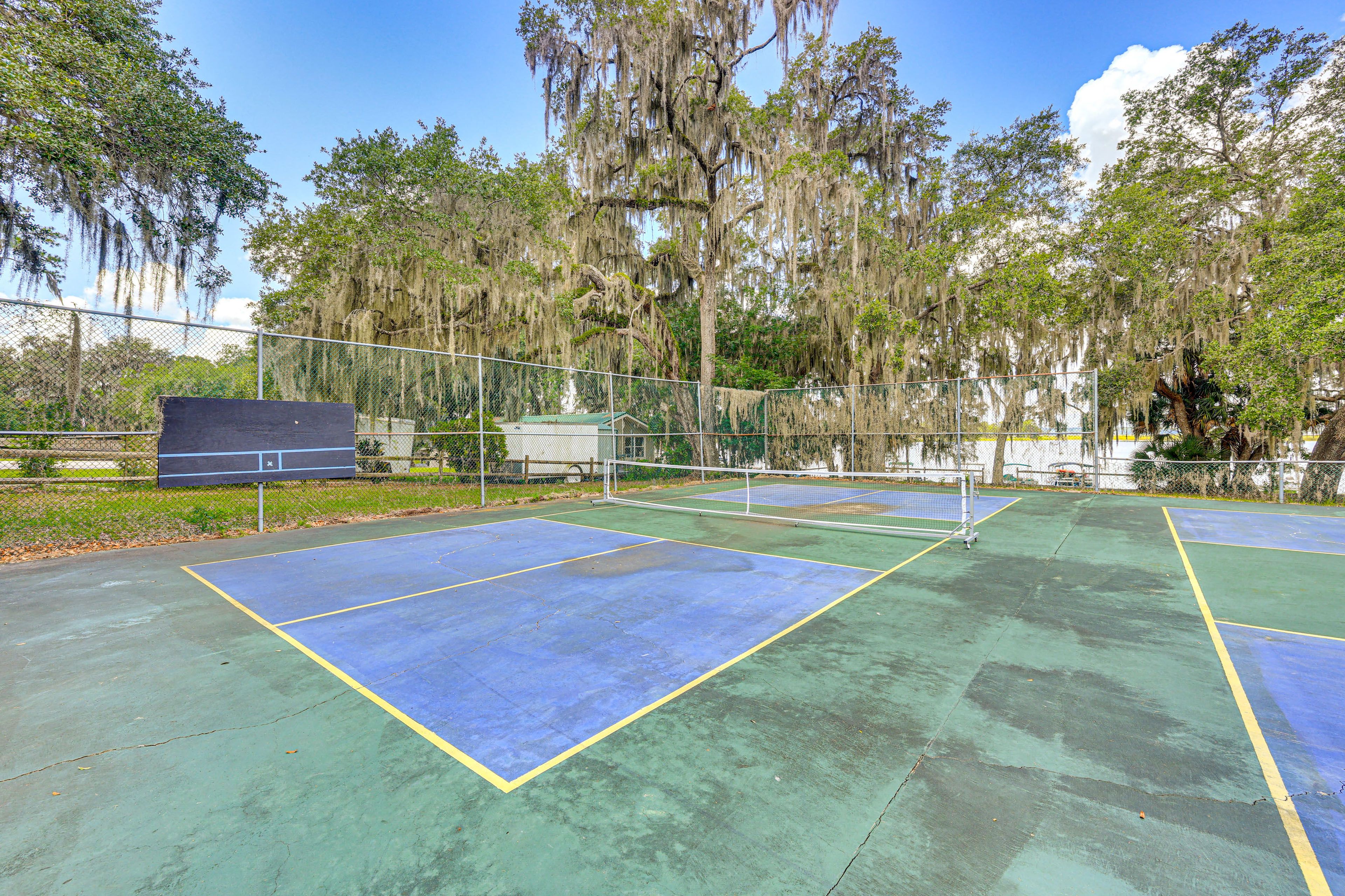 Community Tennis & Basketball Courts
