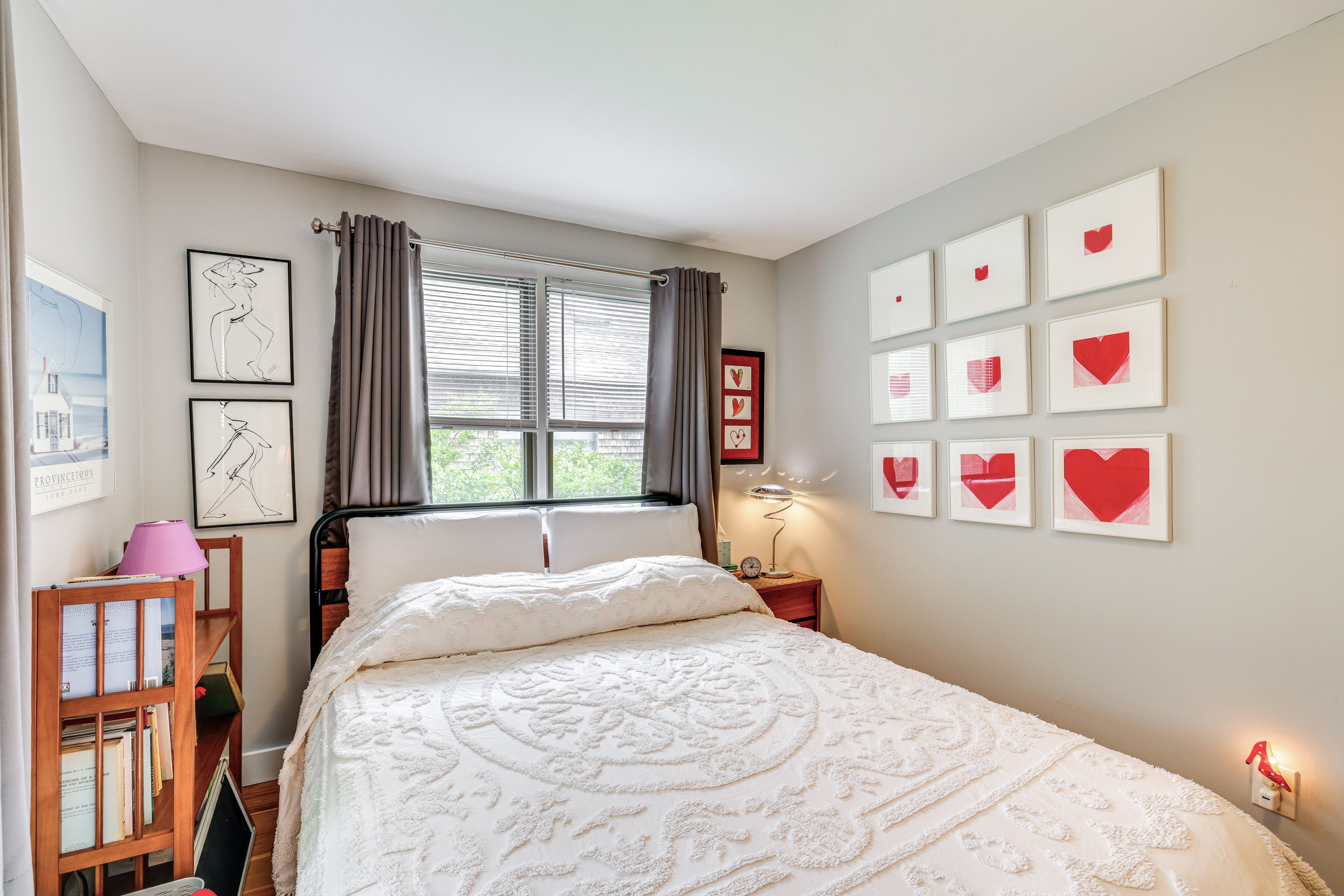 Bedroom 1 | 2nd Floor | Queen Bed | Smart TV