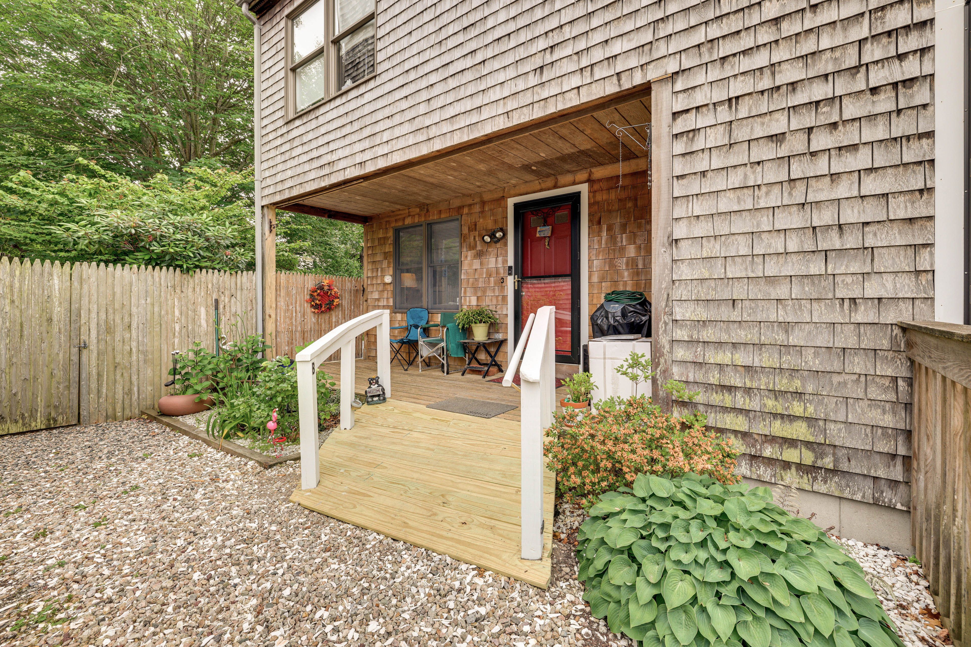 Covered Porch | Charcoal Grill