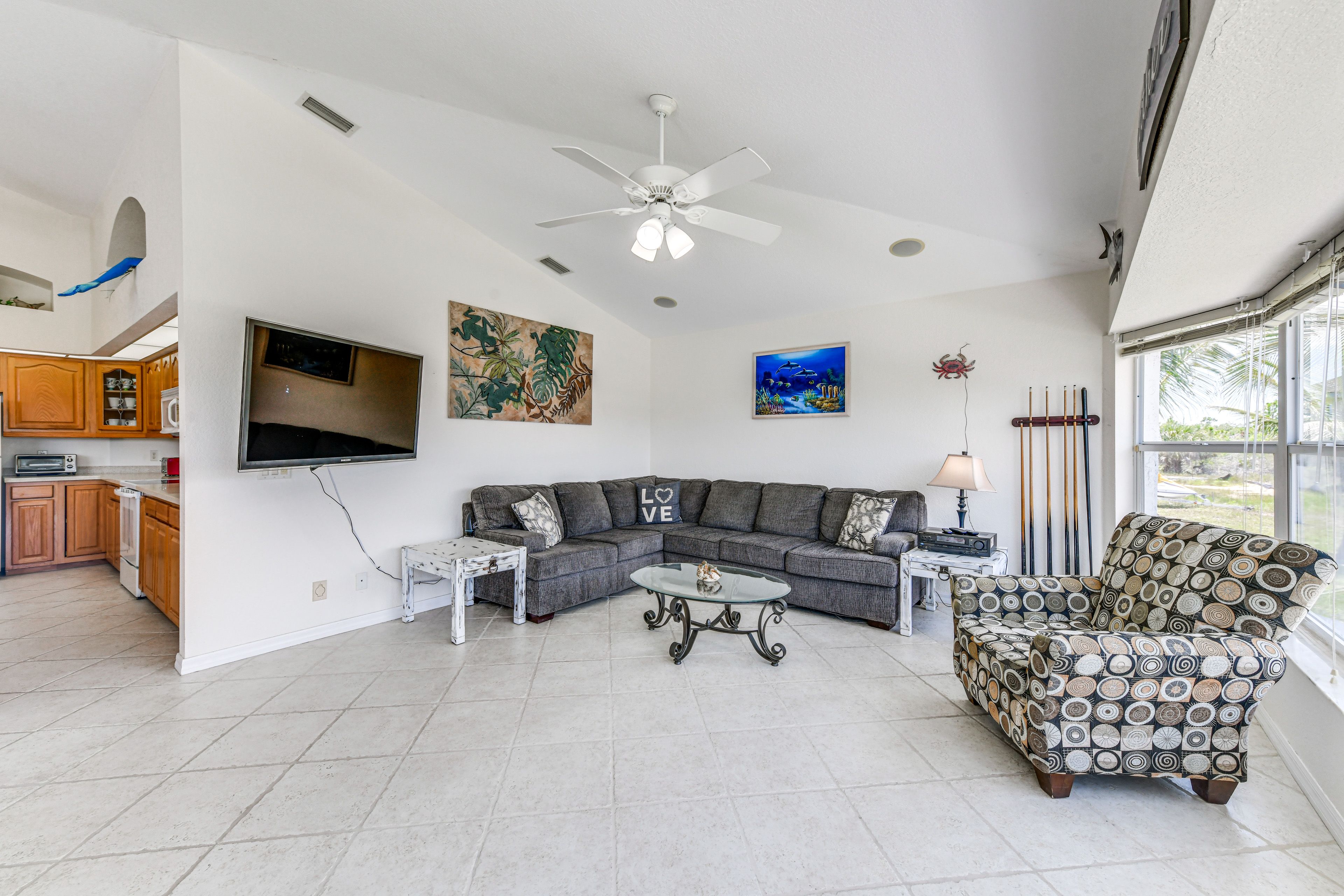 Living Room | Free WiFi | Smart TV | Central A/C | Full Sleeper Sofa