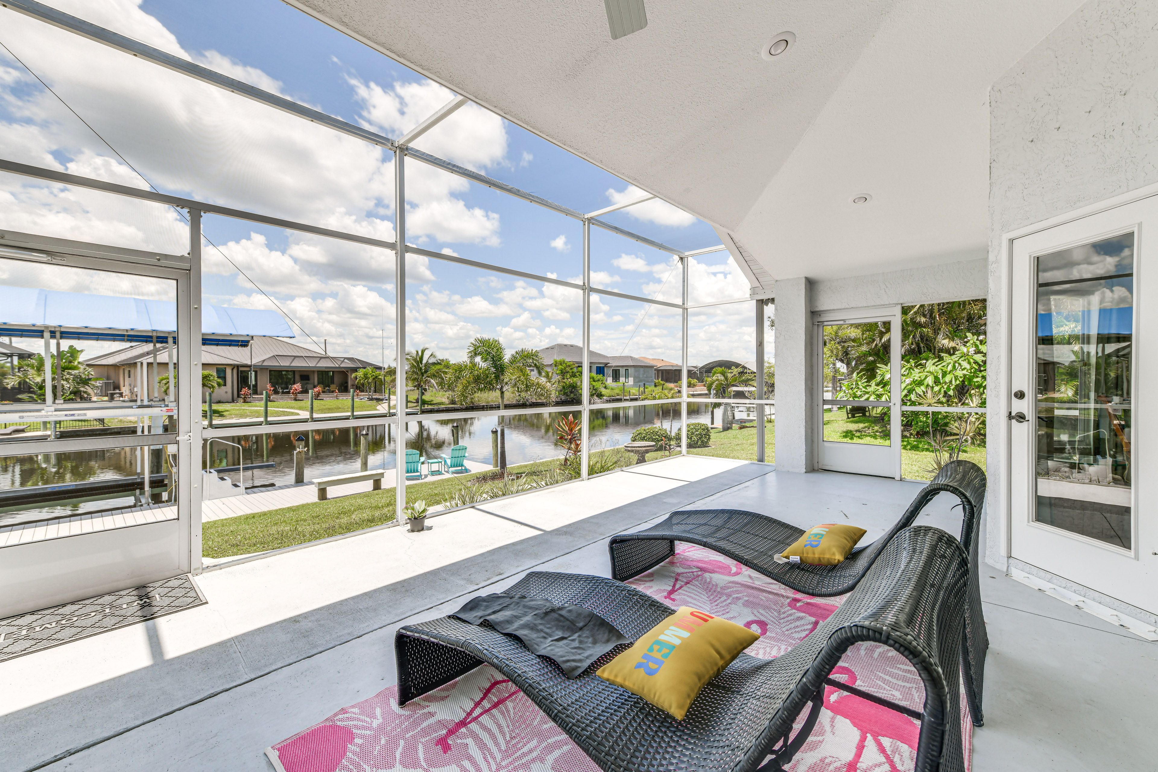 Lanai w/ Seating & Views