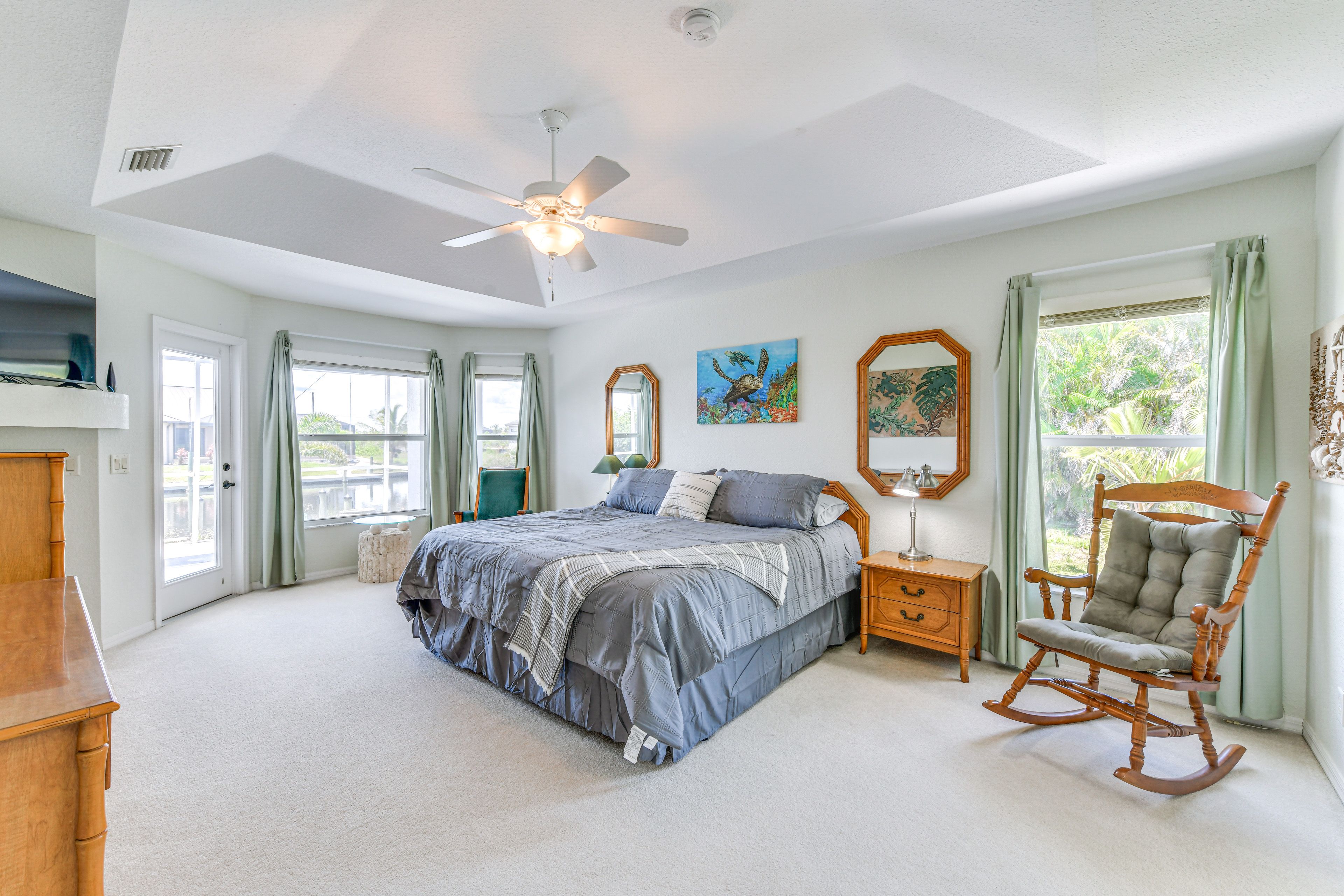 Bedroom 1 | King Bed