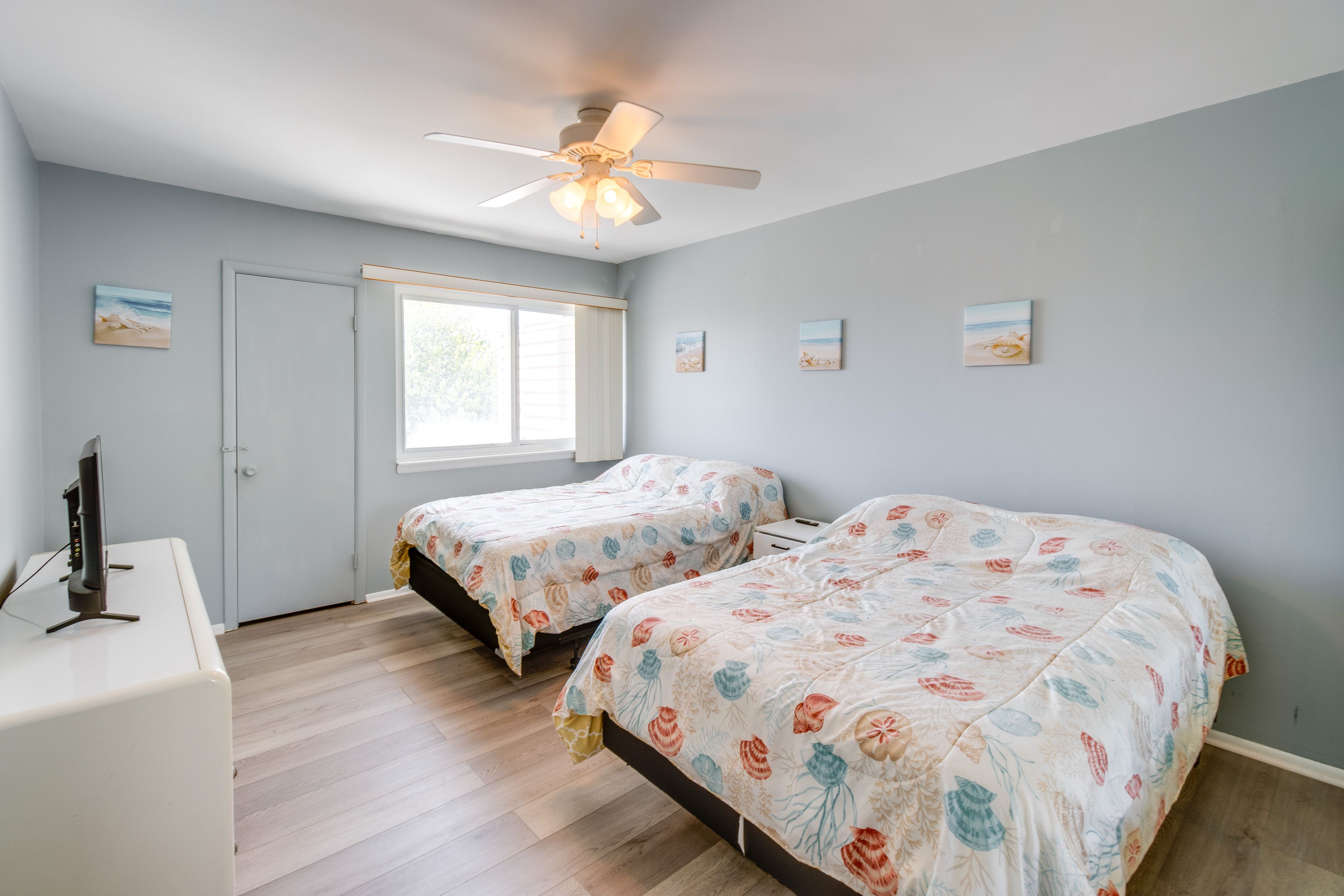 Bedroom 1 | 2 Full Beds | 2nd Floor | Smart TV