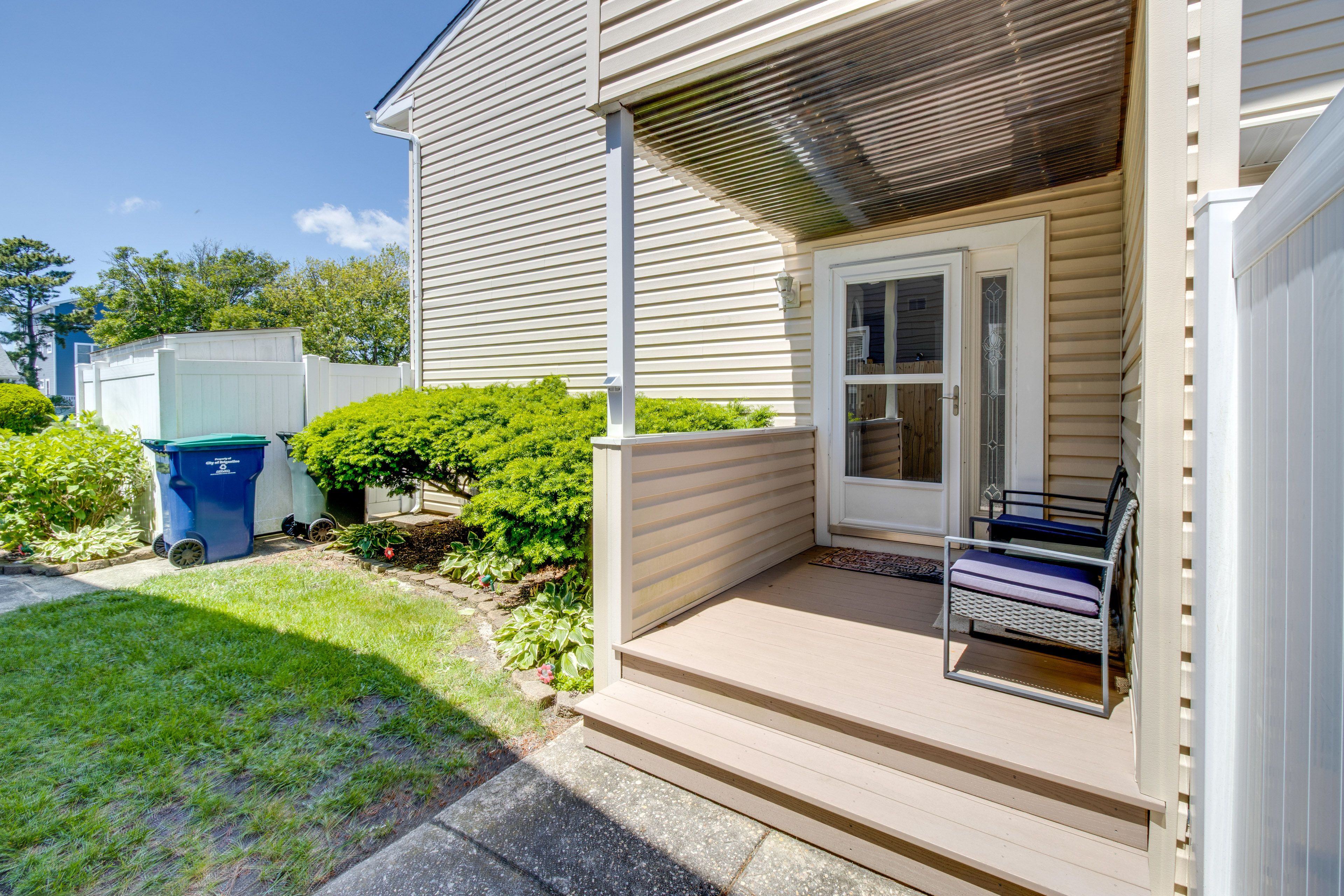 Front Patio | Private Entrance
