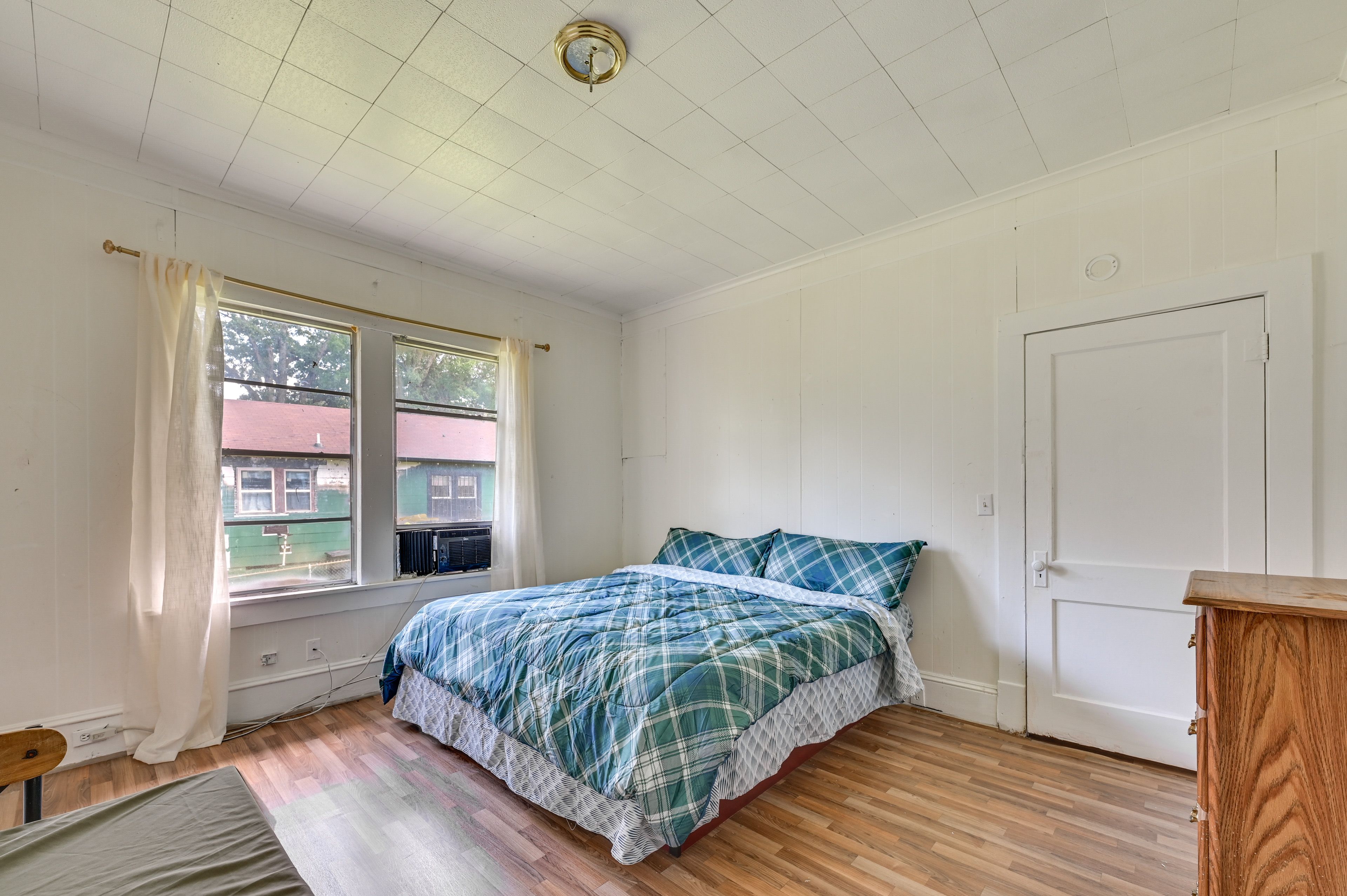 Bedroom 2 | King Bed | Smart TV