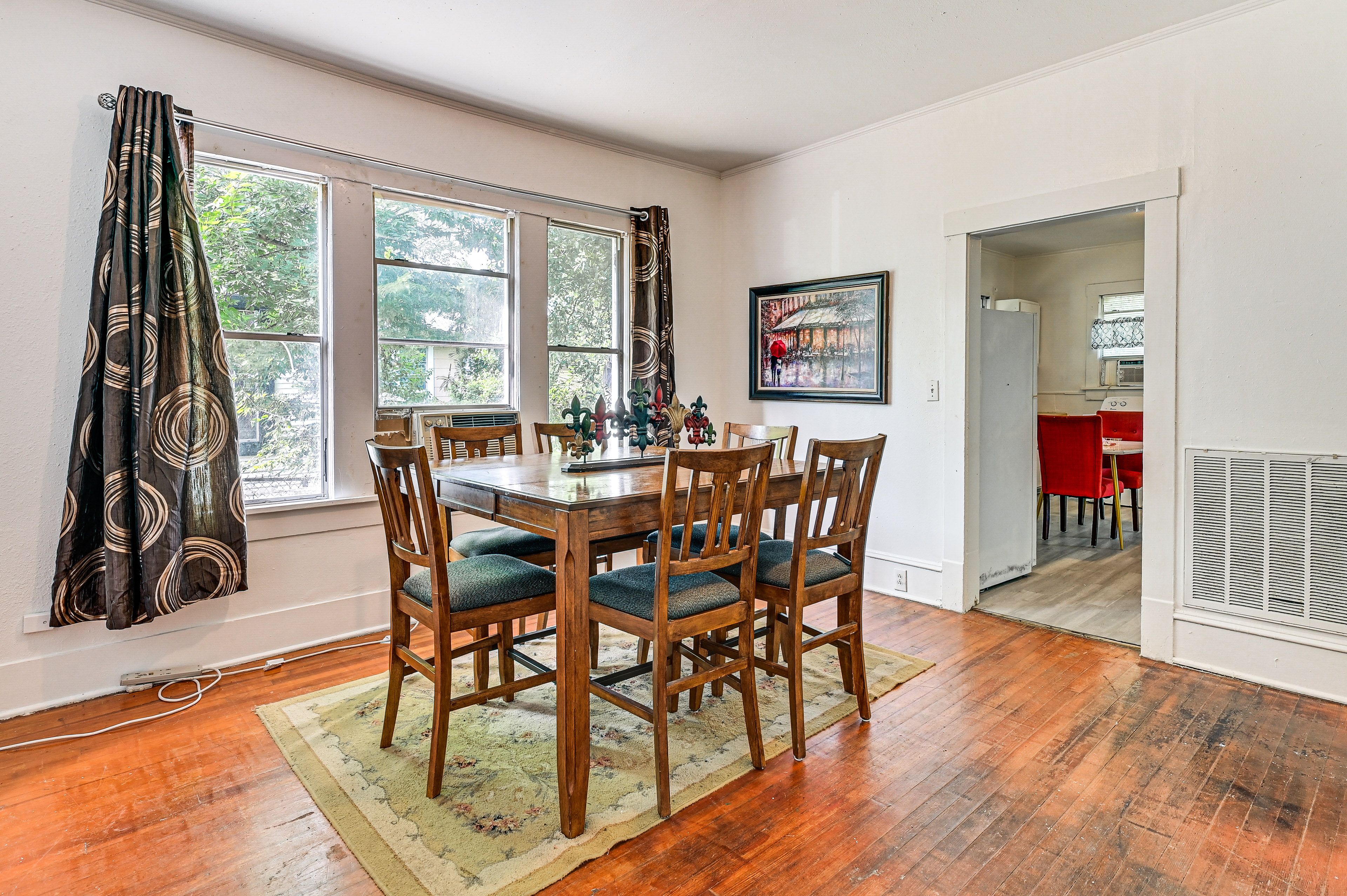 Dining Room | Central Heating | Window A/C Unit