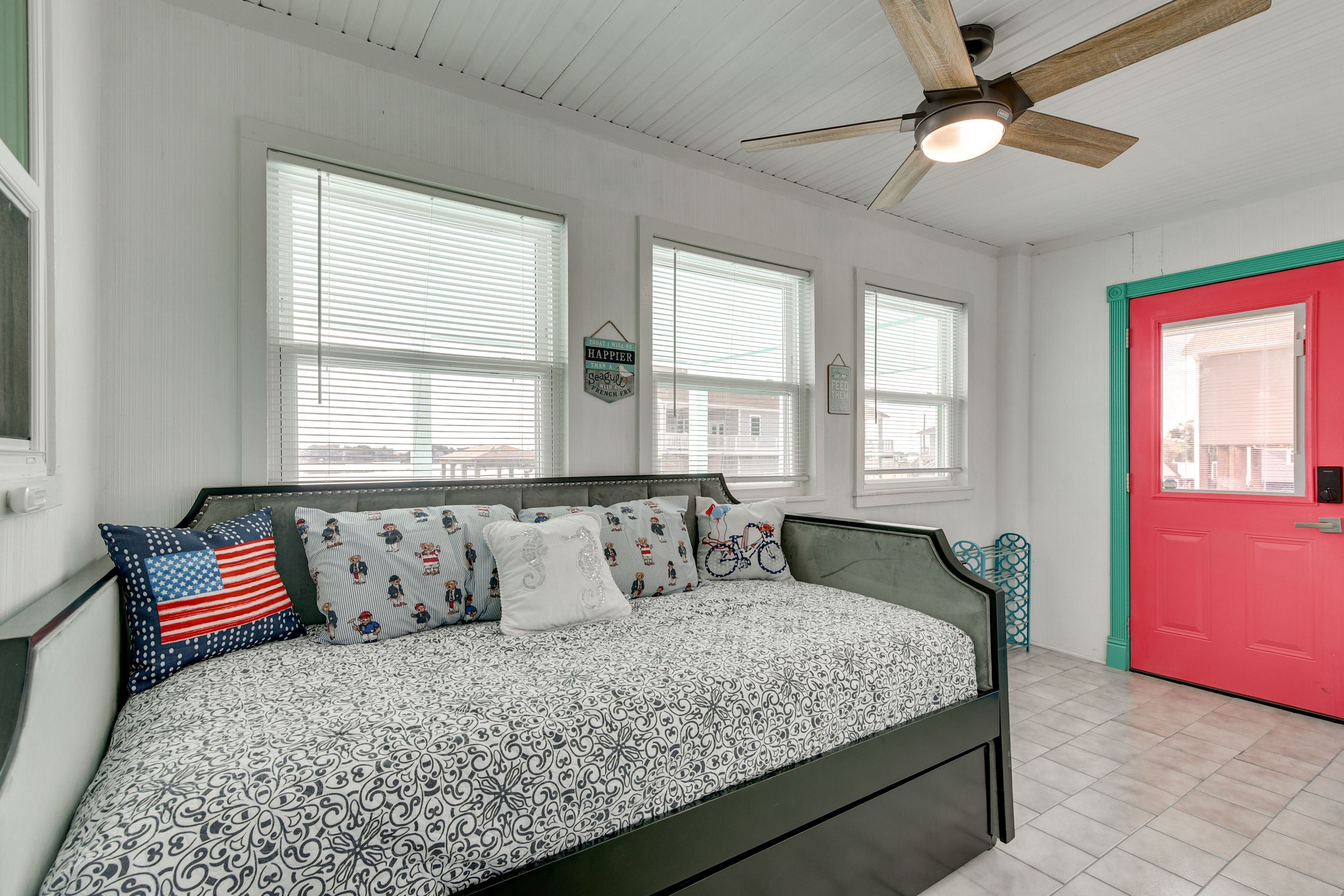 Sunroom | Full Daybed w/ Twin Trundle