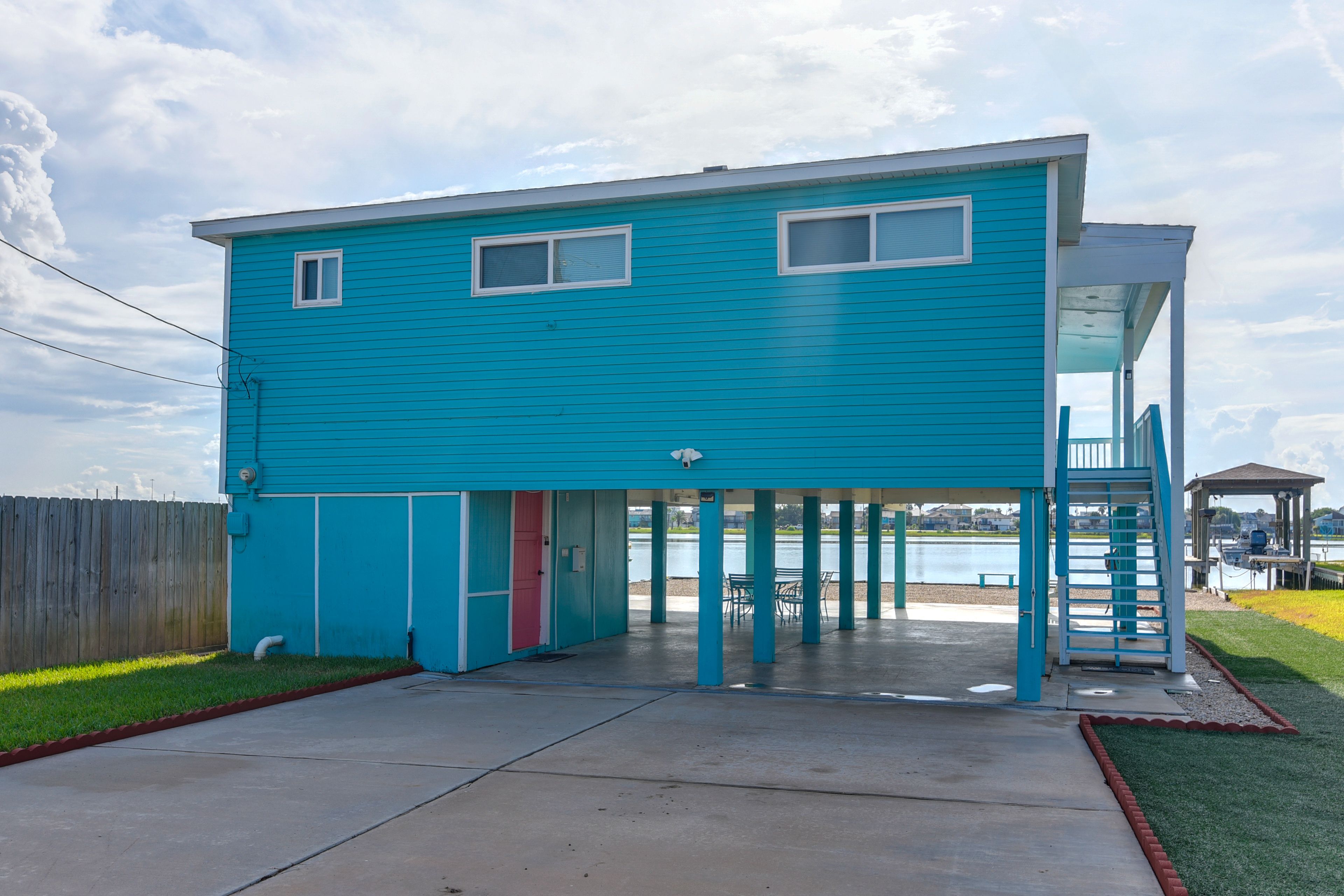 Parking | Driveway (4 Vehicles)