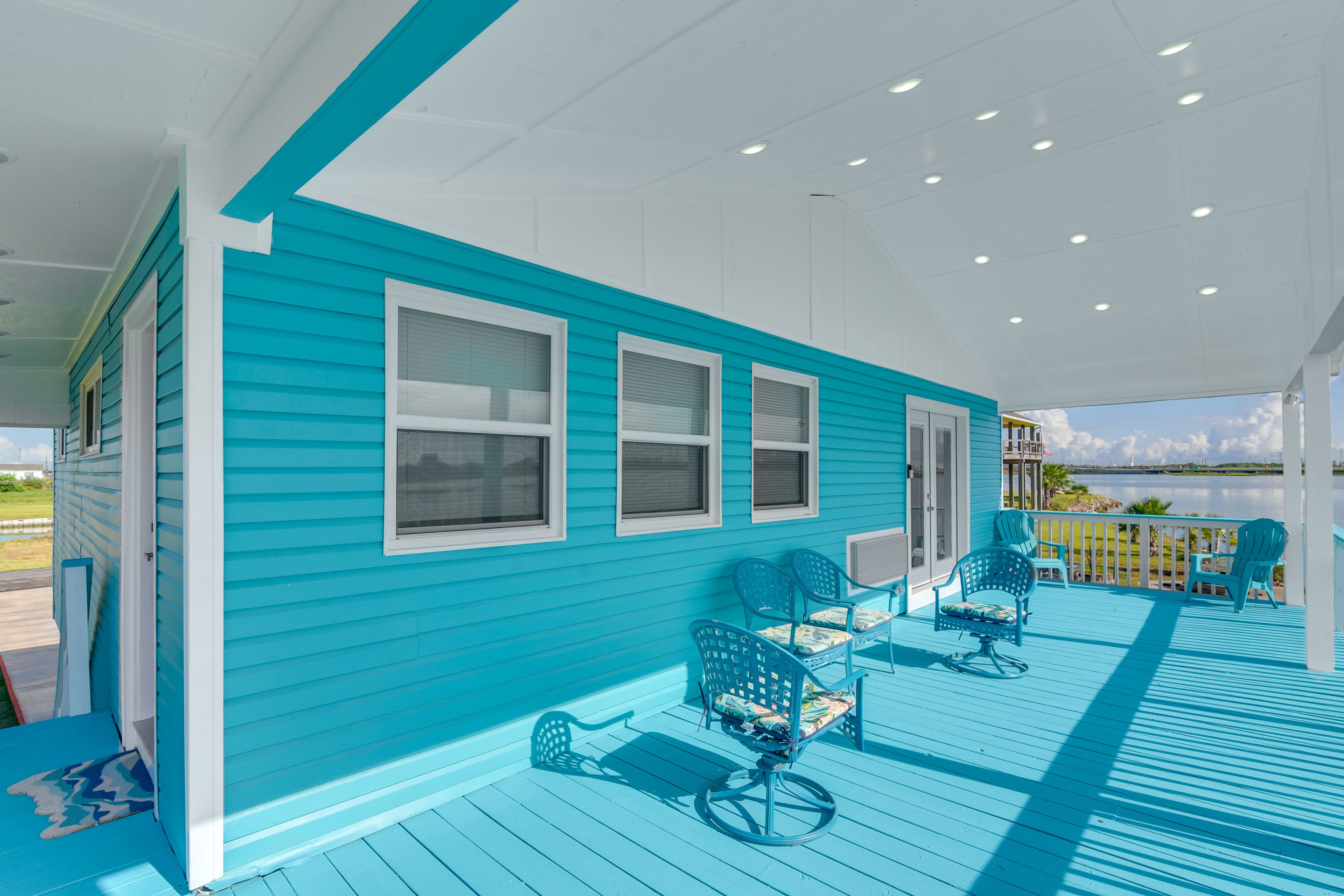 Deck | Main Entrance