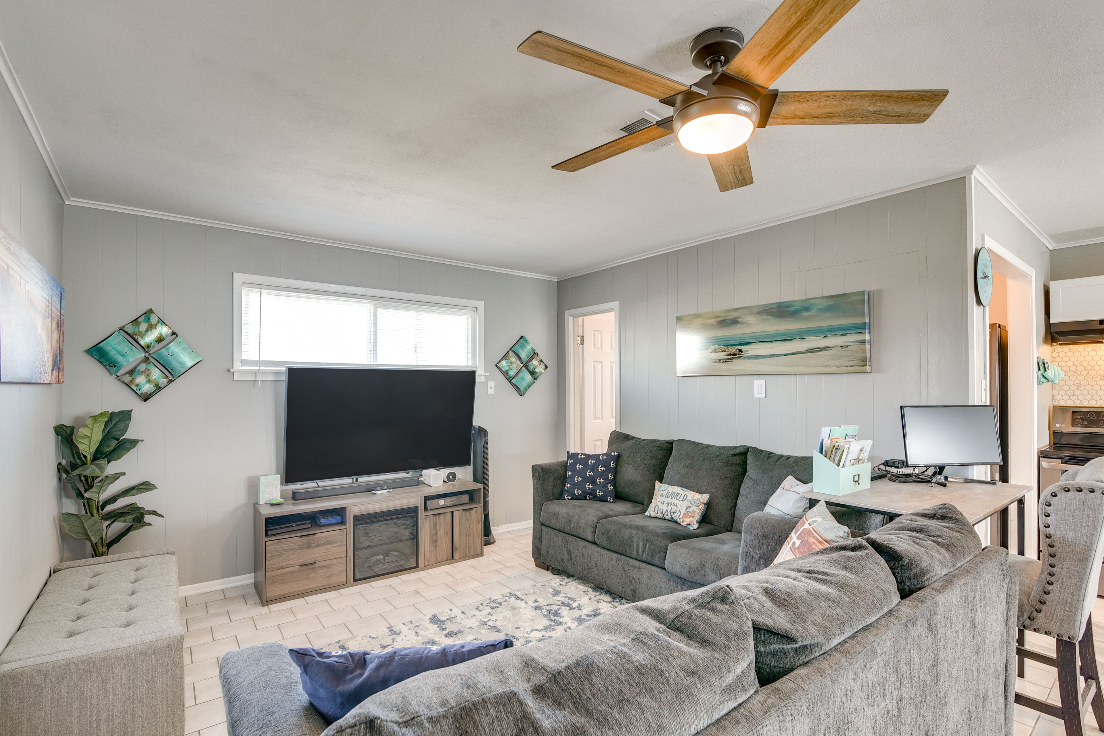 Living Room | 2 Sleeper Sofas | Smart TV | Free WiFi | Electric Fireplace