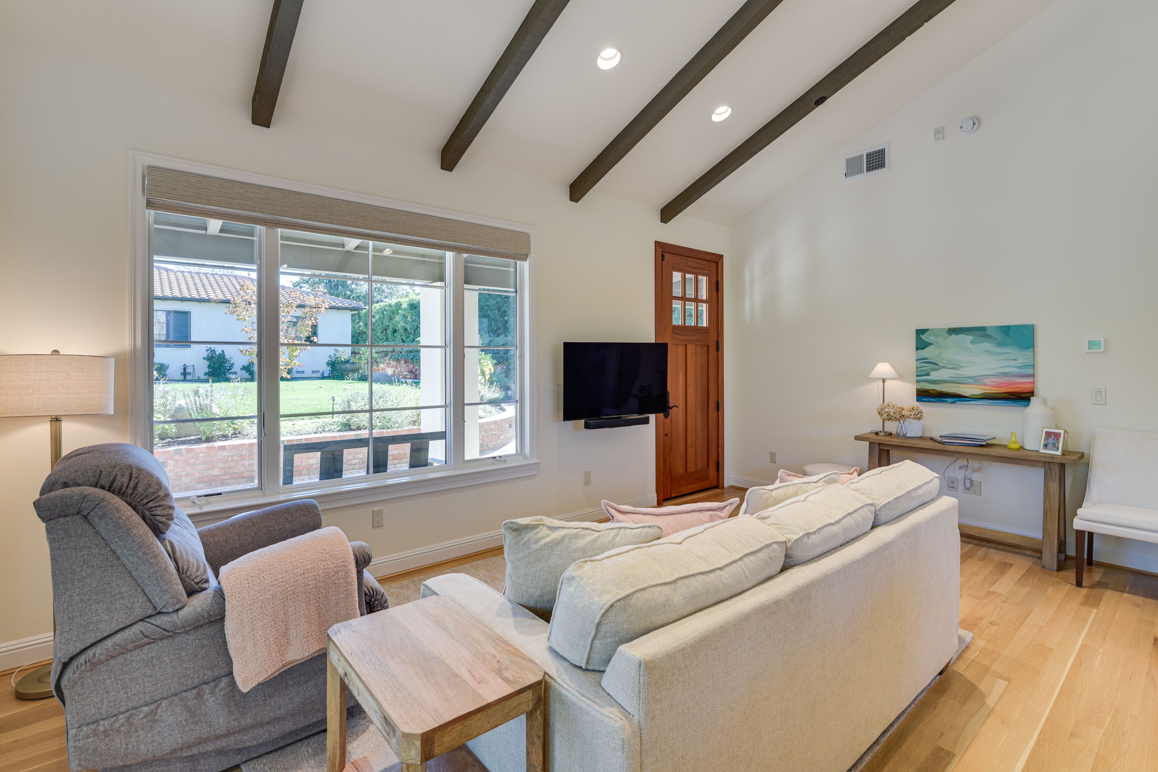 Living Room | Free WiFi | Smart TV | Central A/C