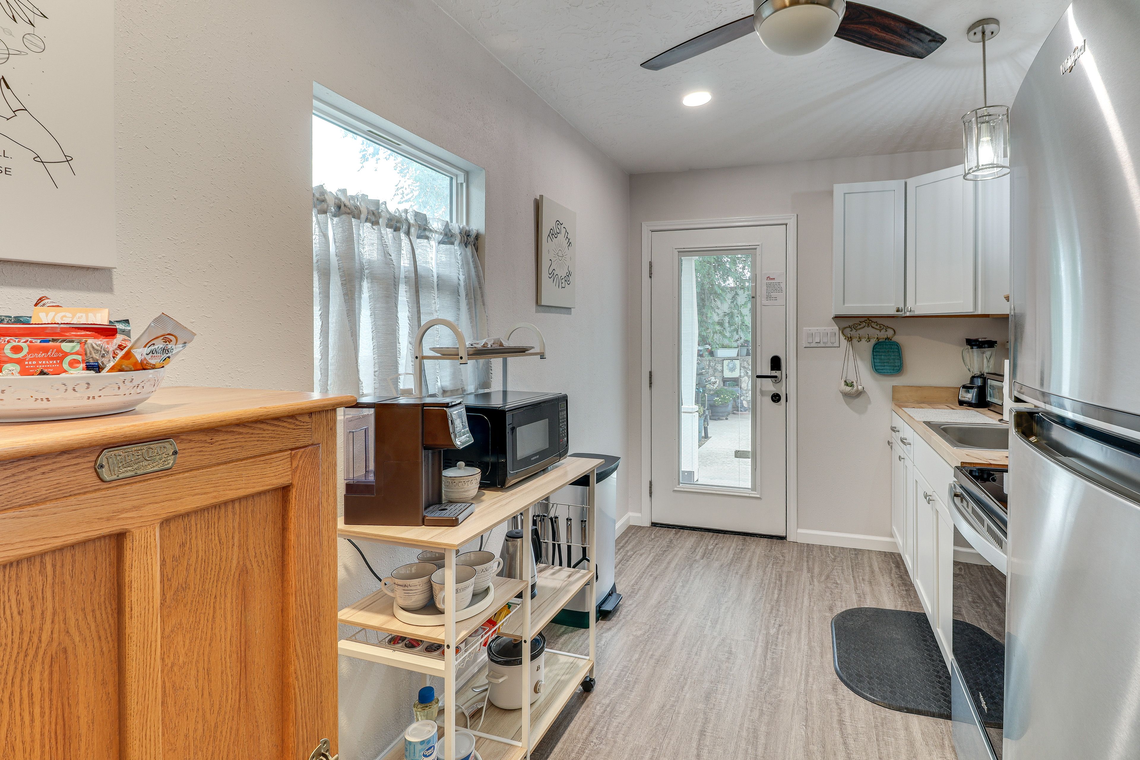 Kitchen | Cooking Basics | Keurig Coffee Maker | Blender | Stove/Oven