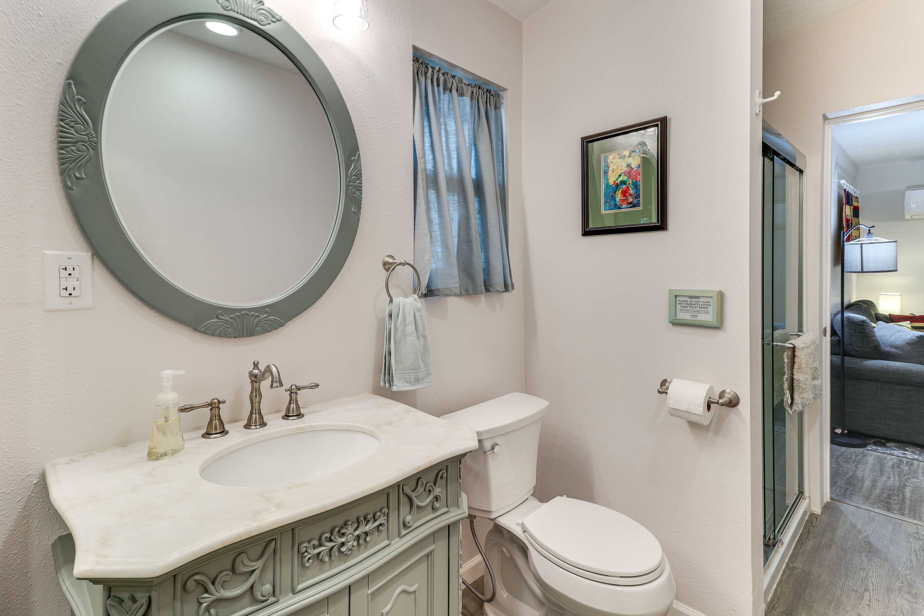 Full Bathroom | Towels Provided | Complimentary Toiletries