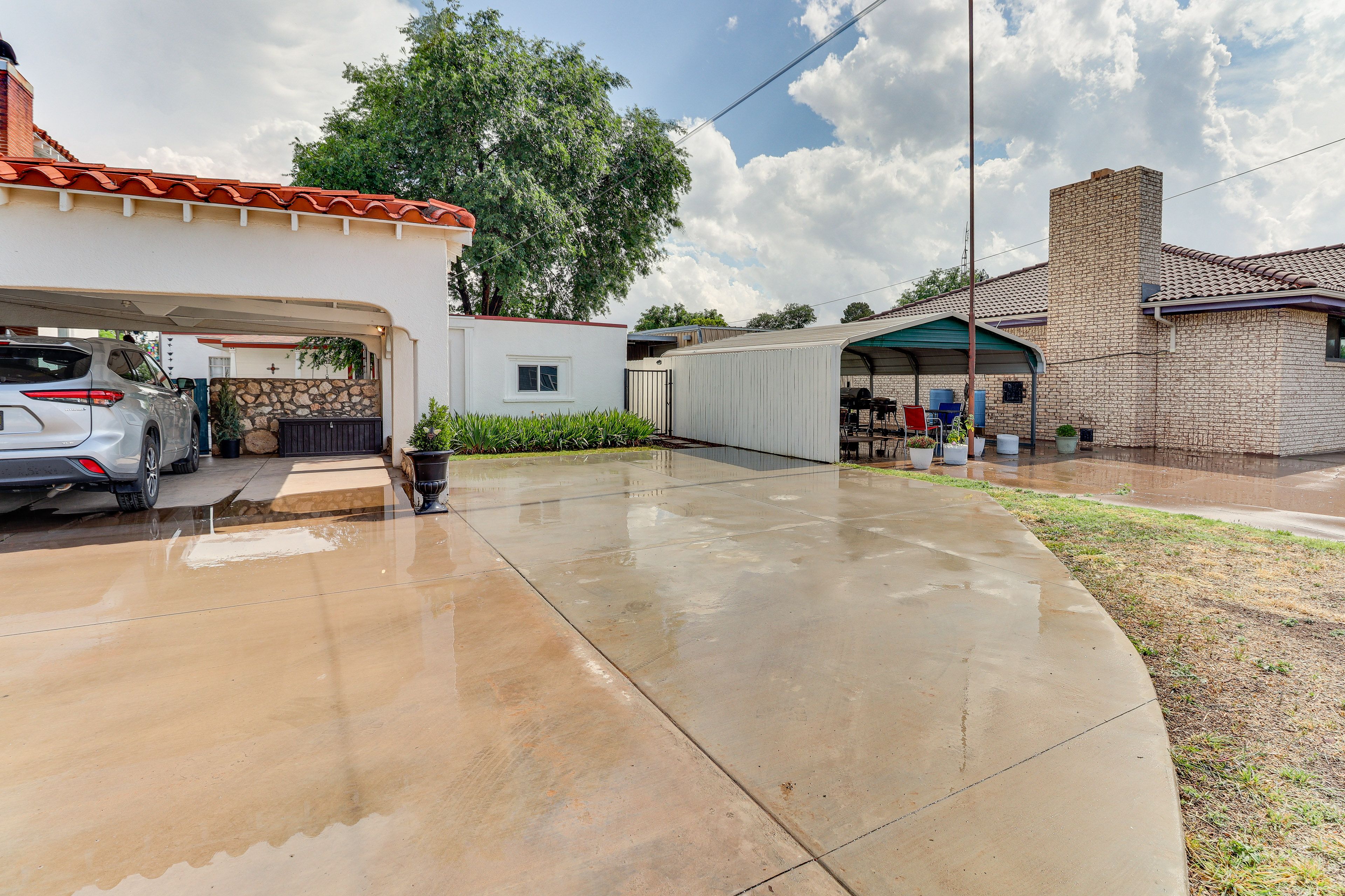 Parking | Driveway (1 Vehicle) | Carport (1 Vehicle) | Street Parking