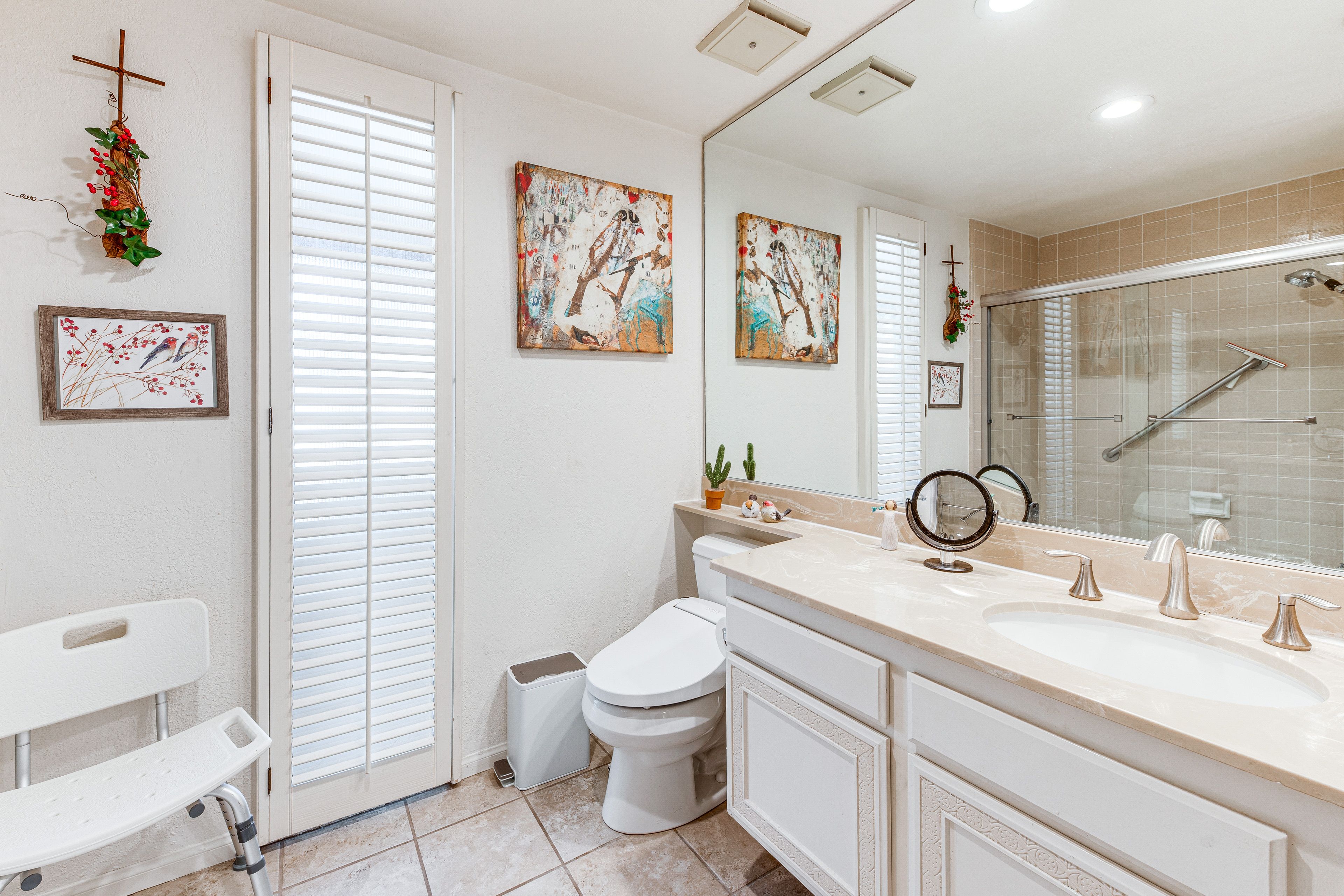 En-Suite Bathroom | Towels Provided