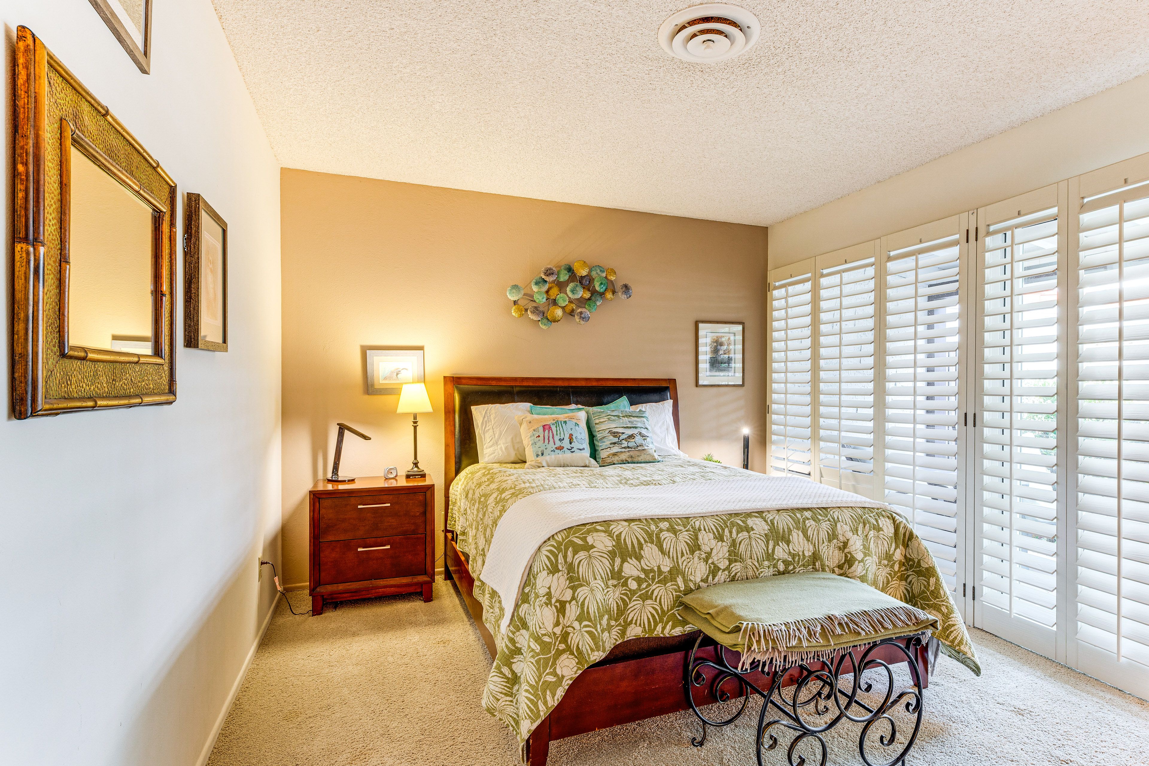 Bedroom 2 | Queen Bed