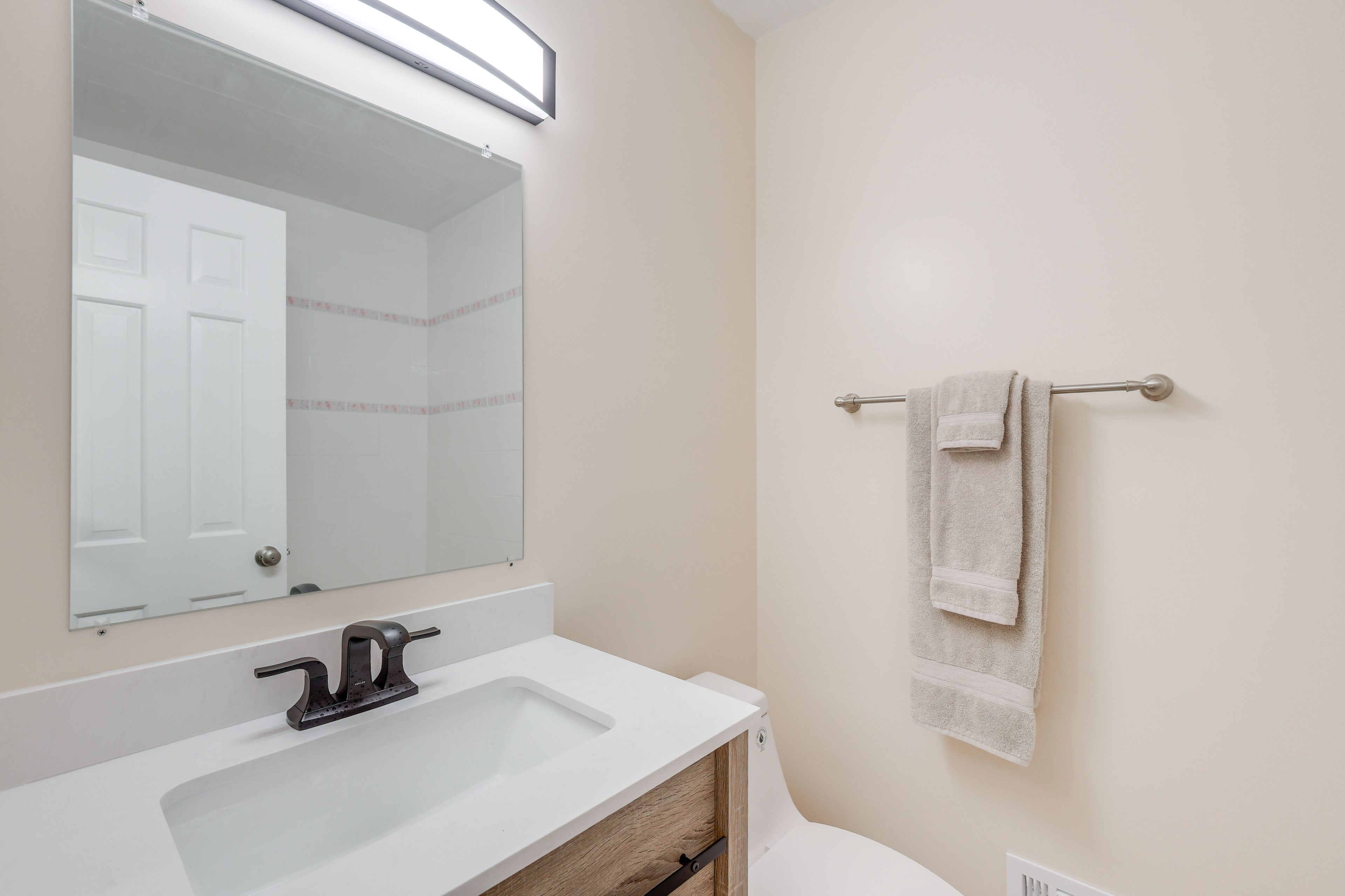 Full Bathroom | Complimentary Toiletries