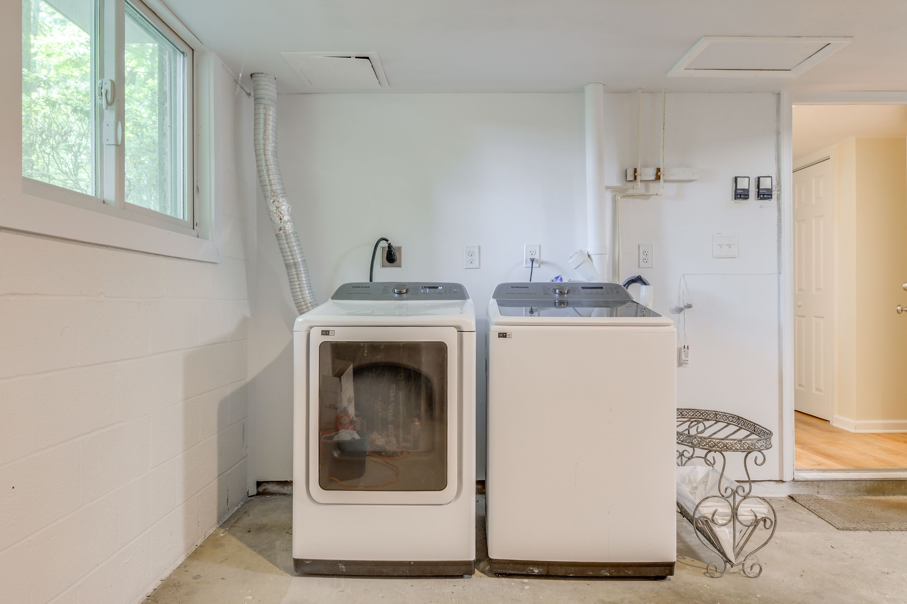 Shared Laundry Area | Garage | Washer & Dryer