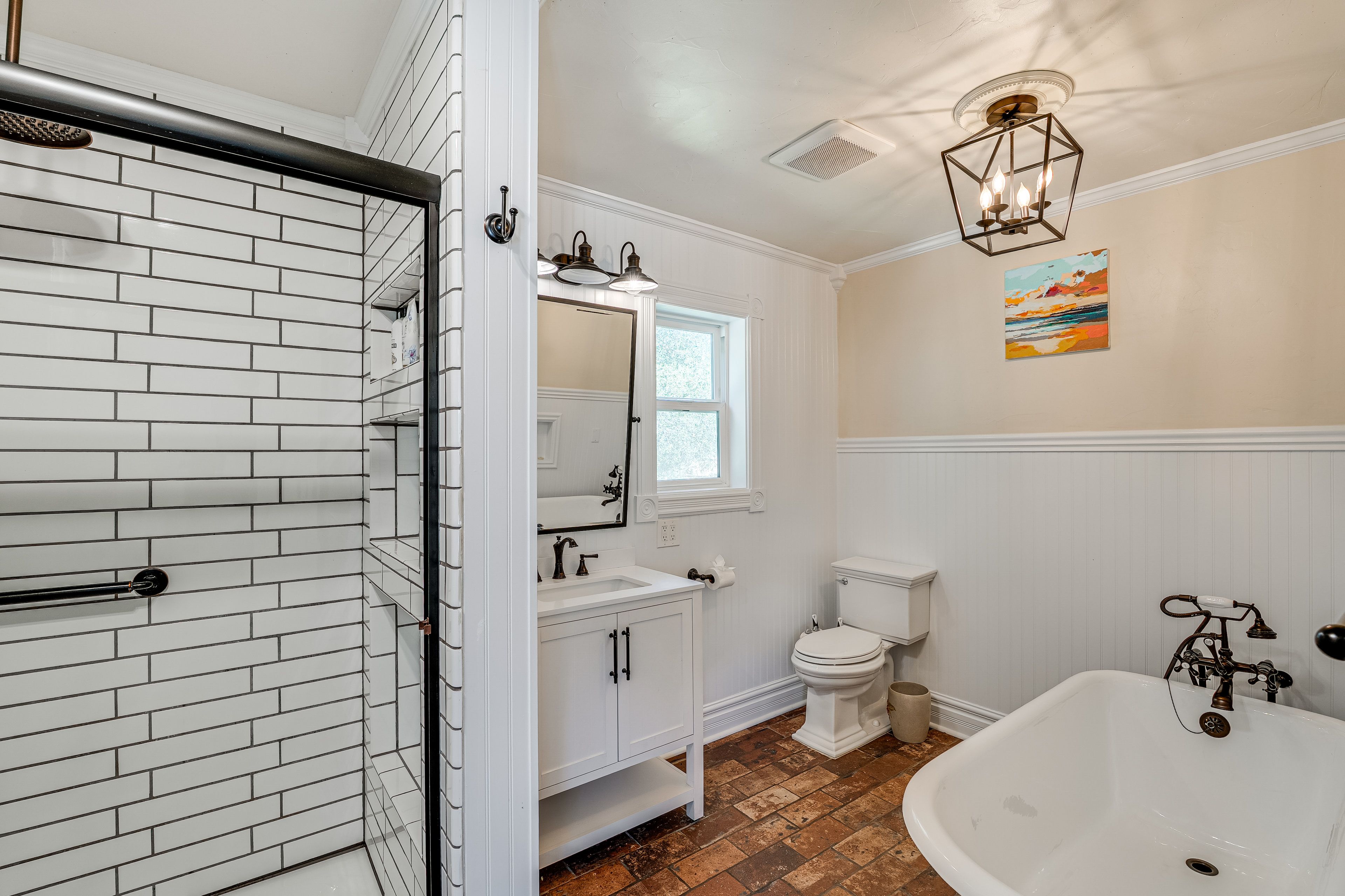 Full Bathroom | Towels Provided