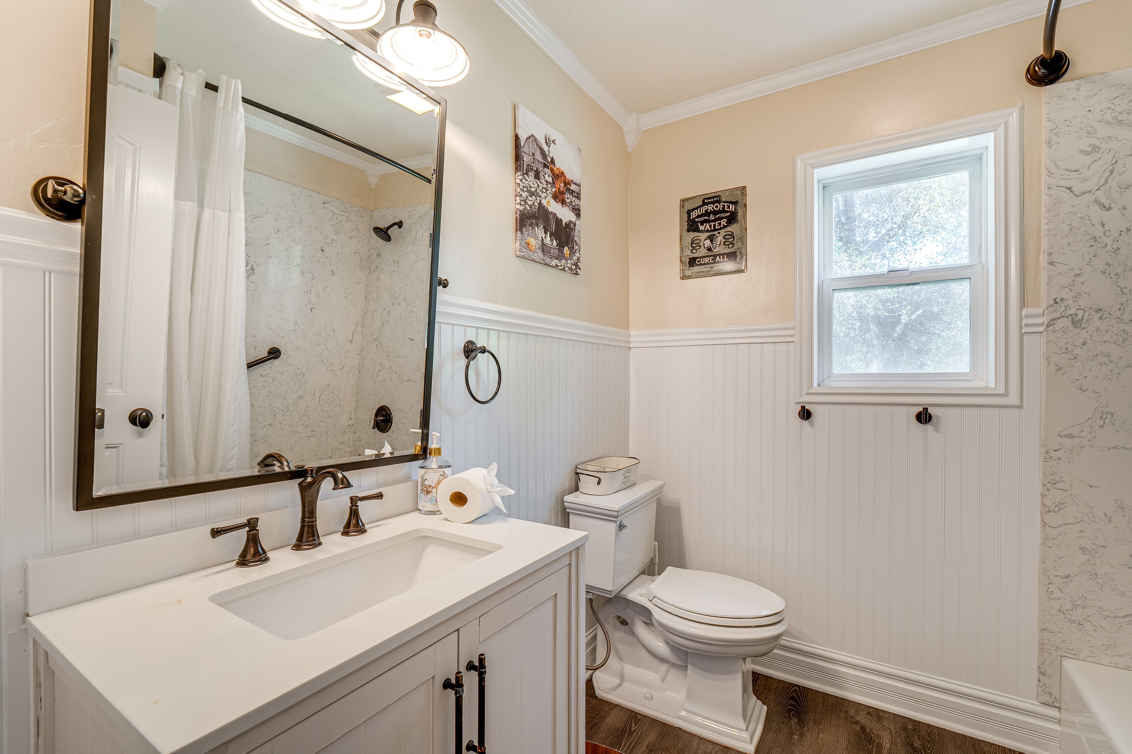 Full Bathroom | Complimentary Toiletries