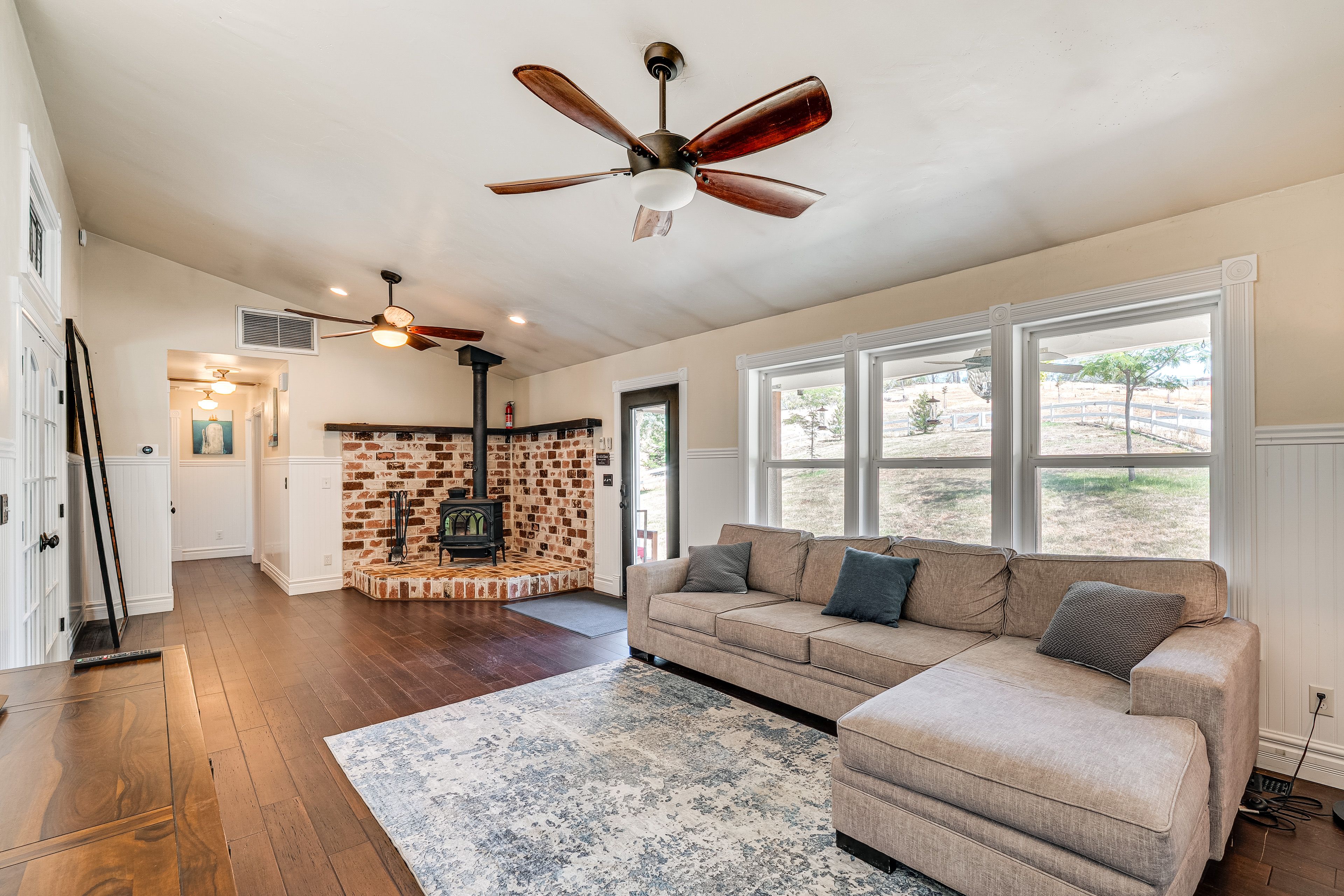 Living Room | Smart TV | Wood-Burning Fireplace (Wood Provided)