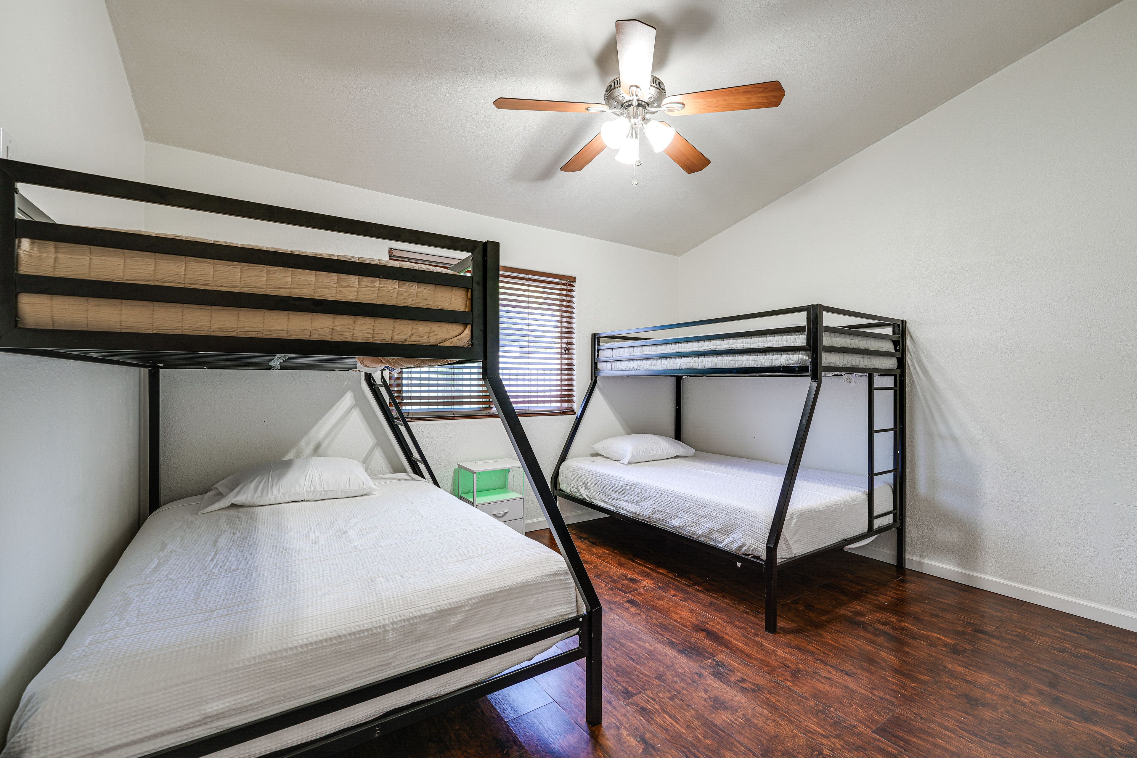 Bedroom 2 | 2 Twin/Queen Bunk Beds