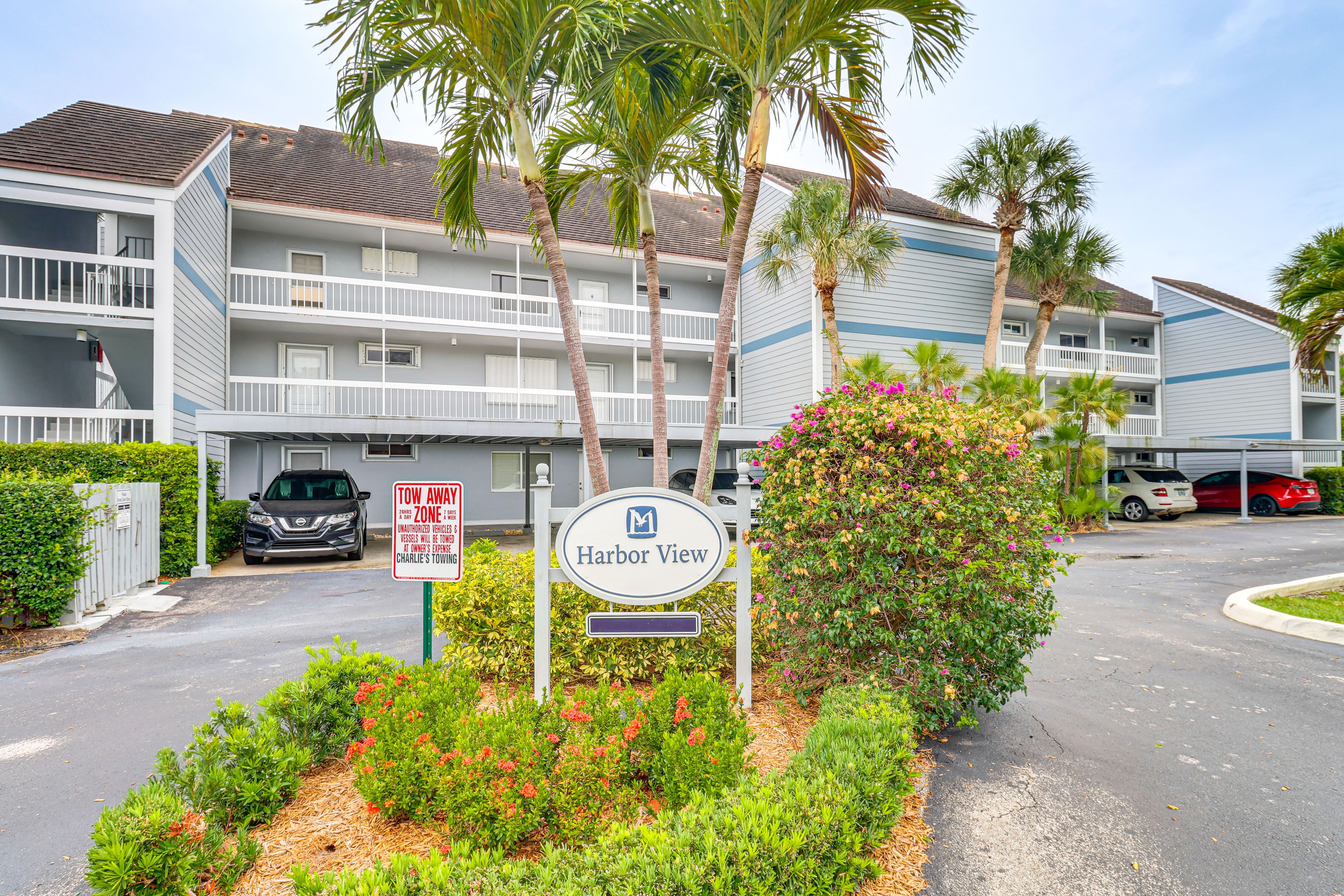 Harbor View in The Moorings Community