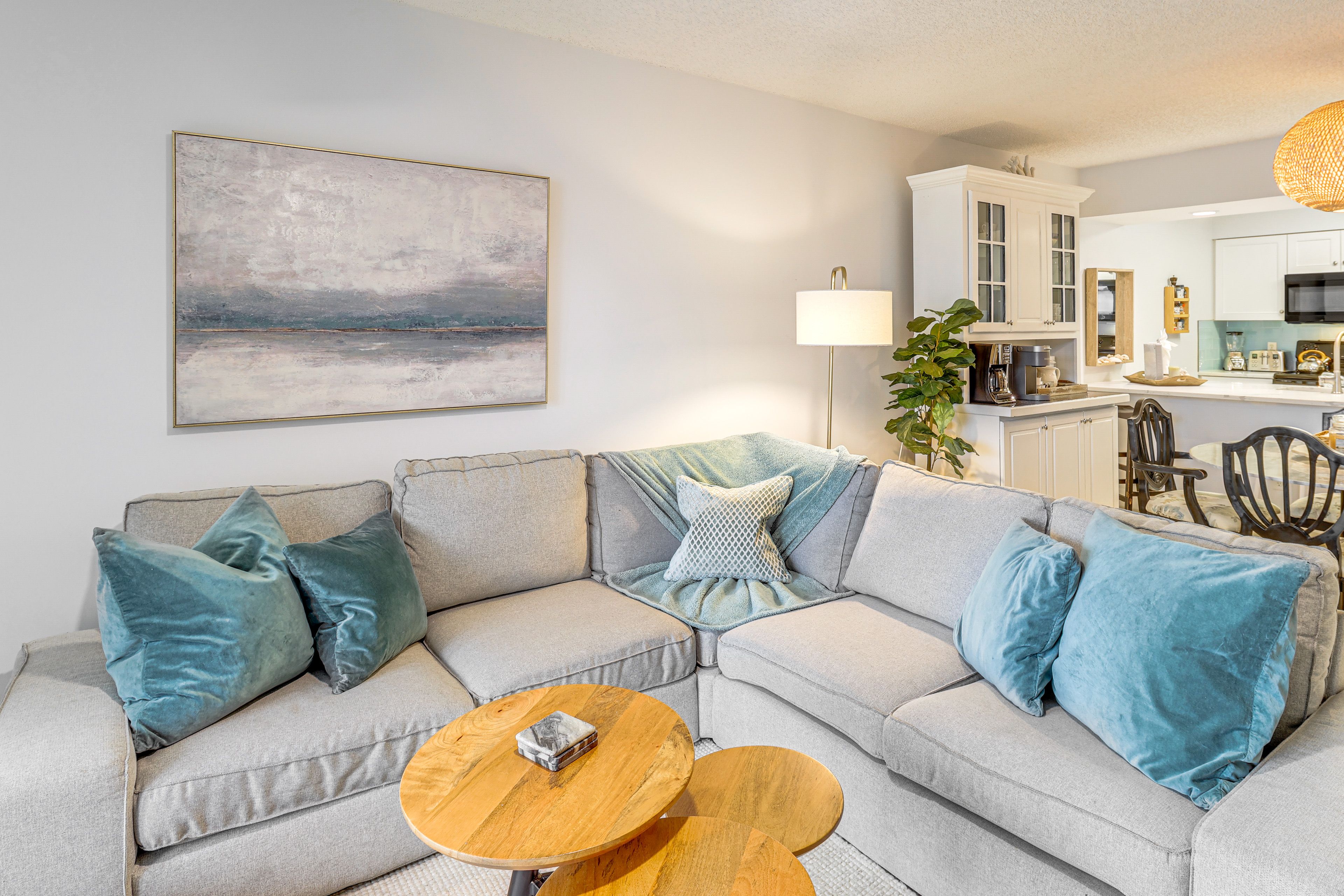 Living Room | Free WiFi | Smart TV | Central A/C