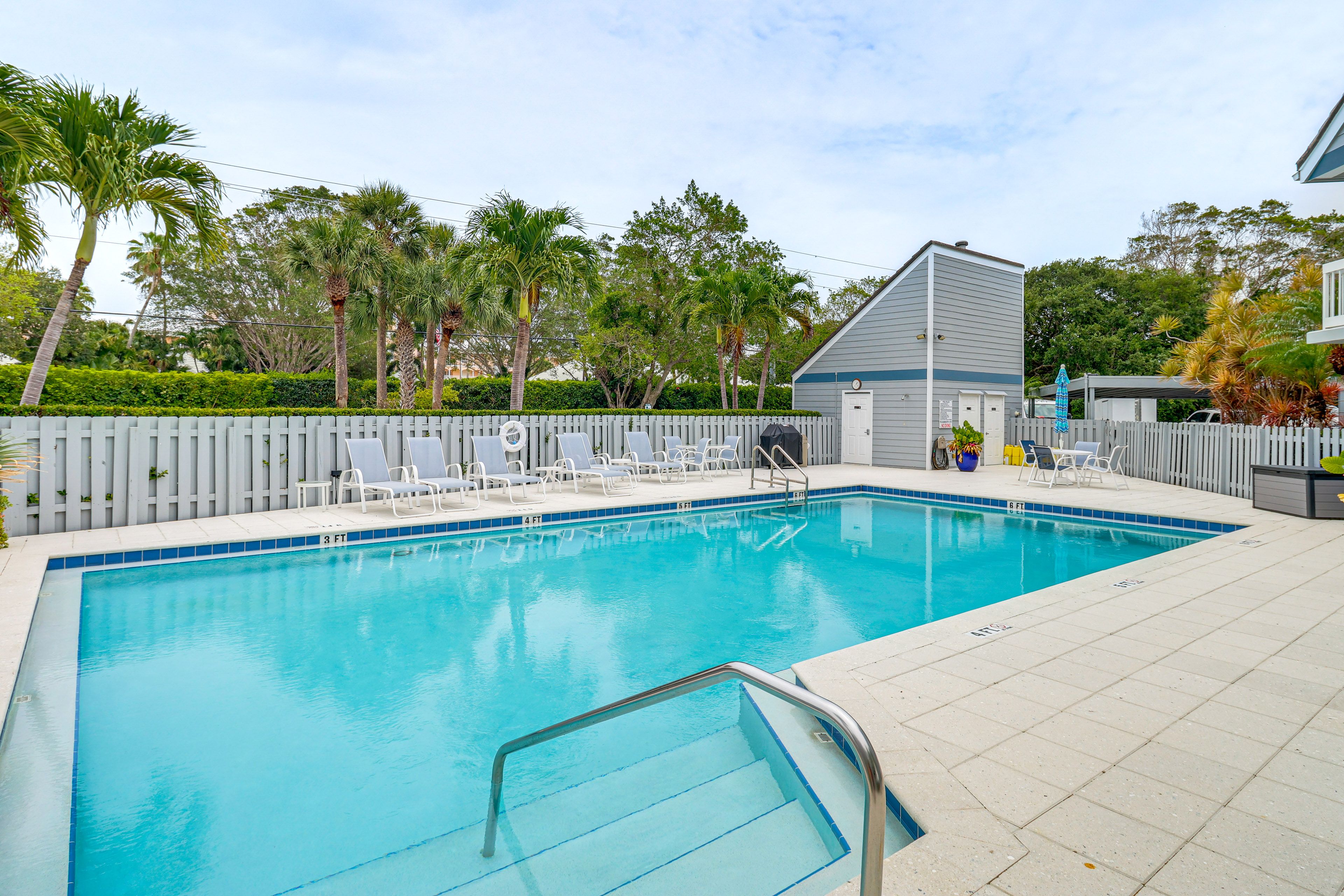 Vero Beach Vacation Rental | 2BR | 2BA | 1,100 Sq Ft | 1 Step to Enter