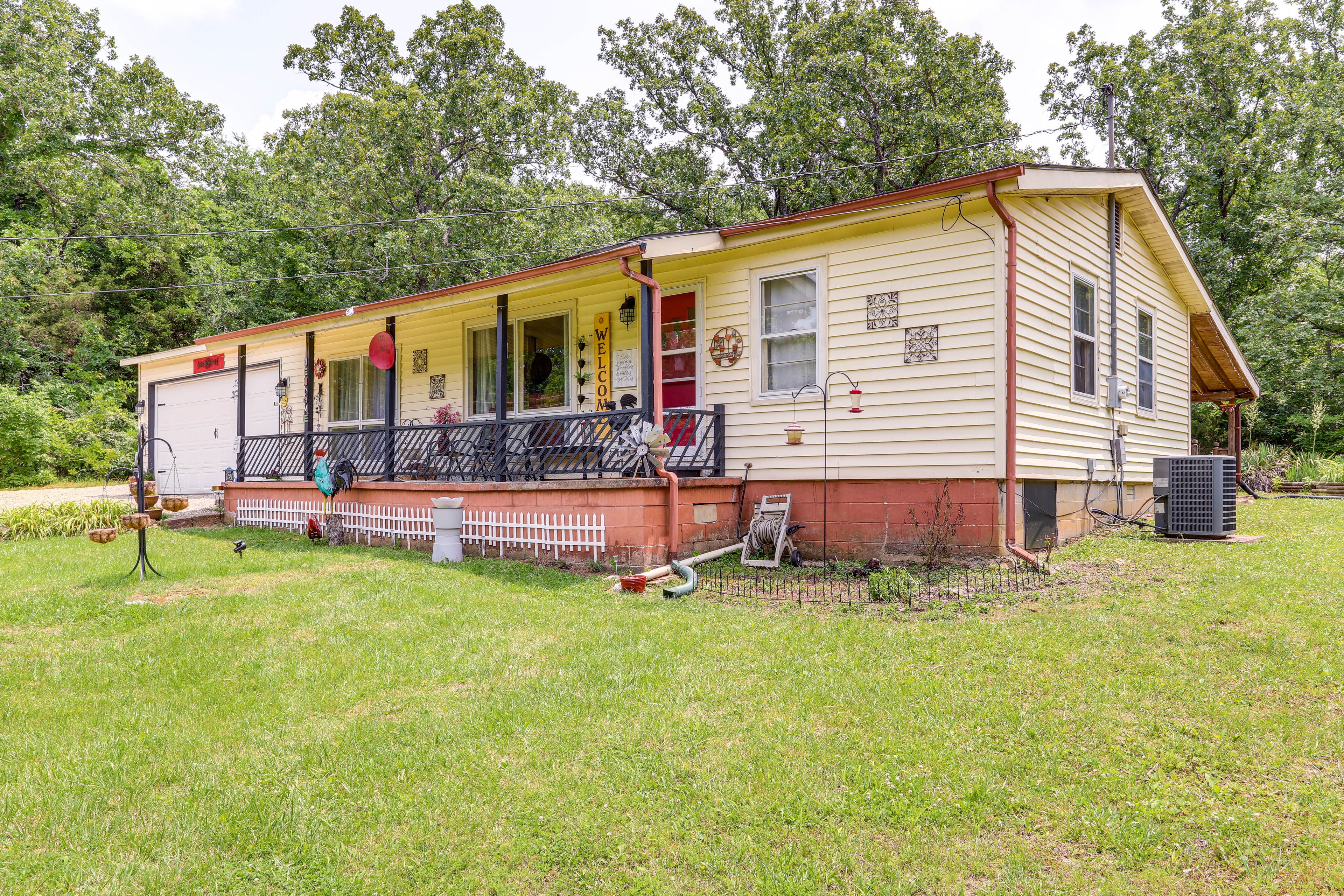 Home Exterior | Single-Story House