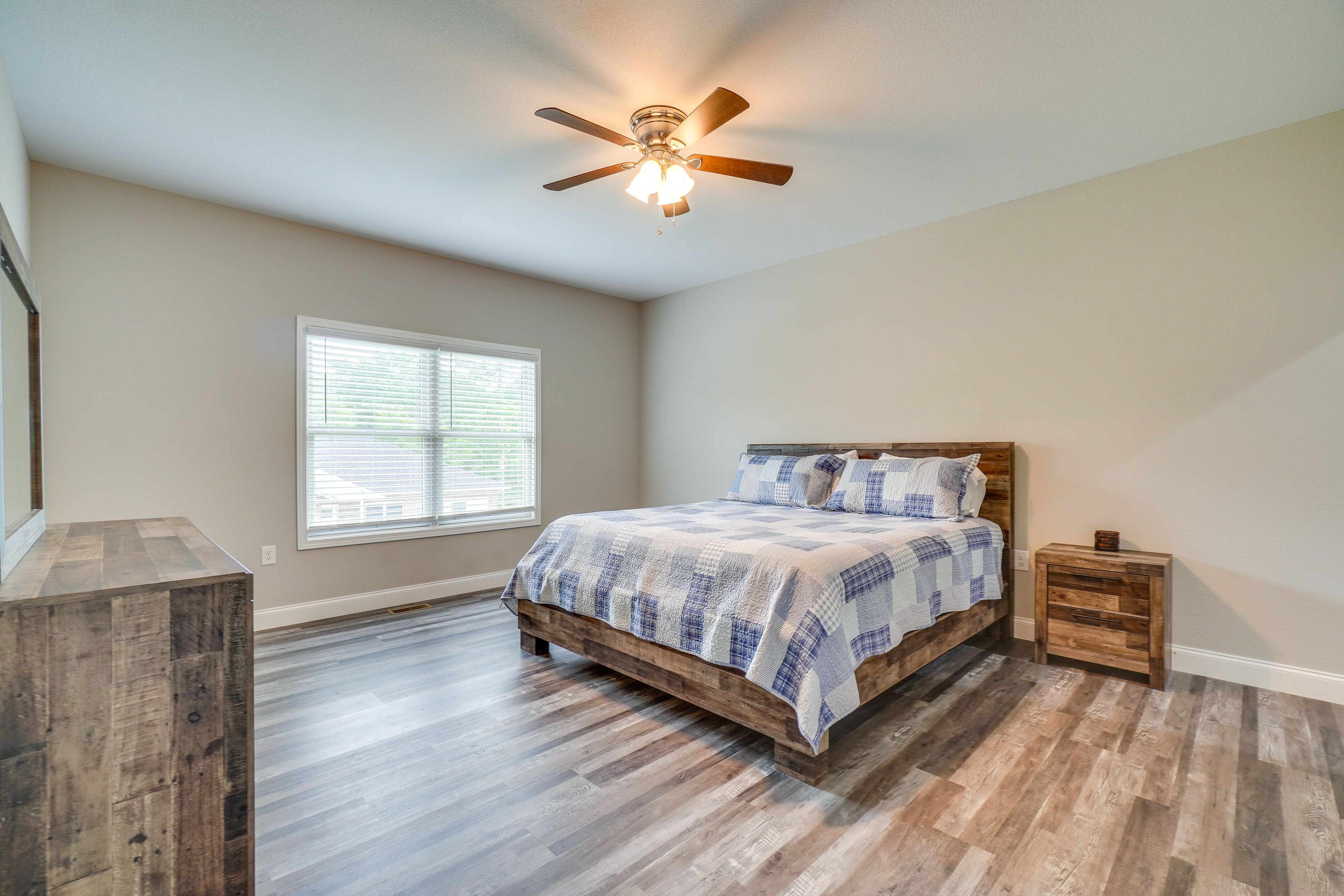 Bedroom 1 | King Bed