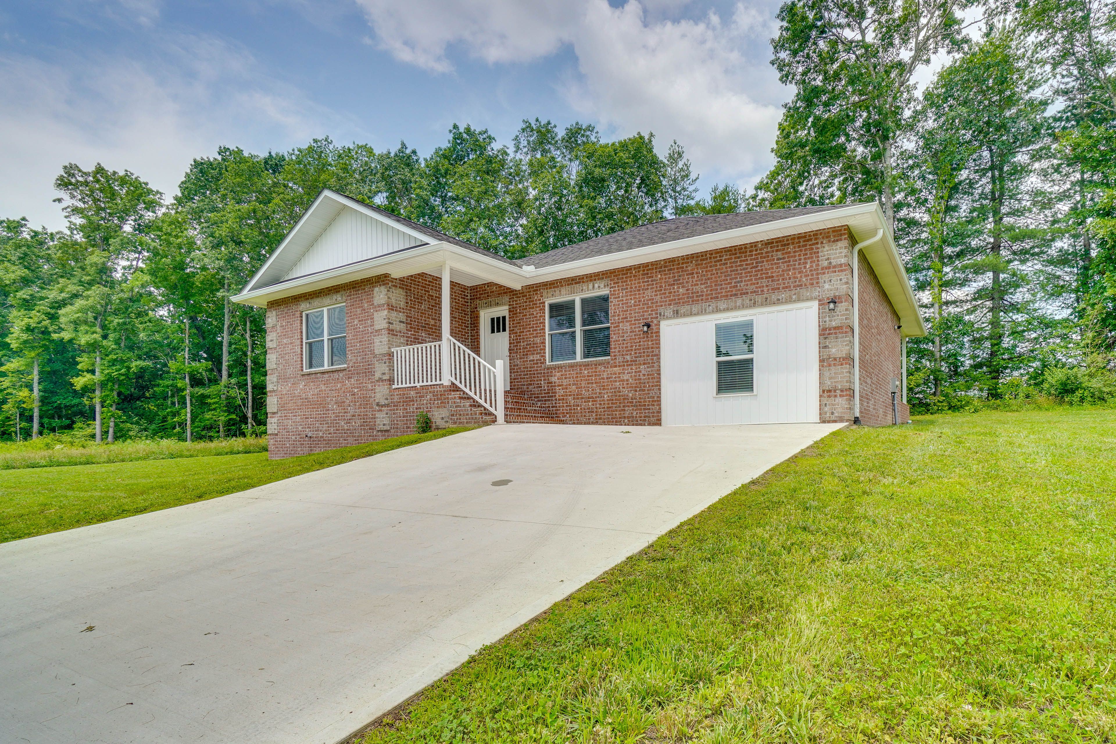 Parking | Driveway (3 Vehicles)