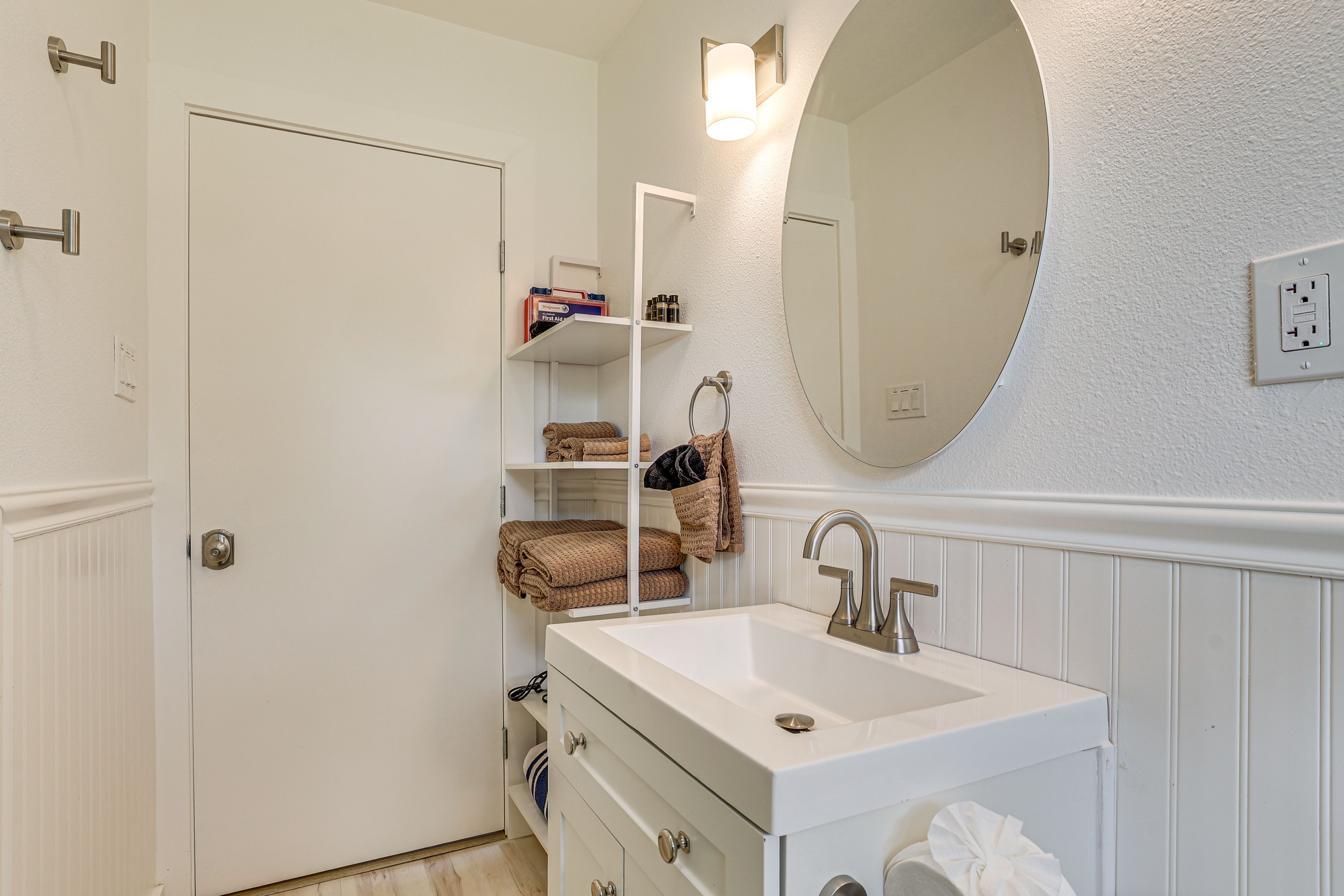 Full Bath | Towels | Hair Dryer