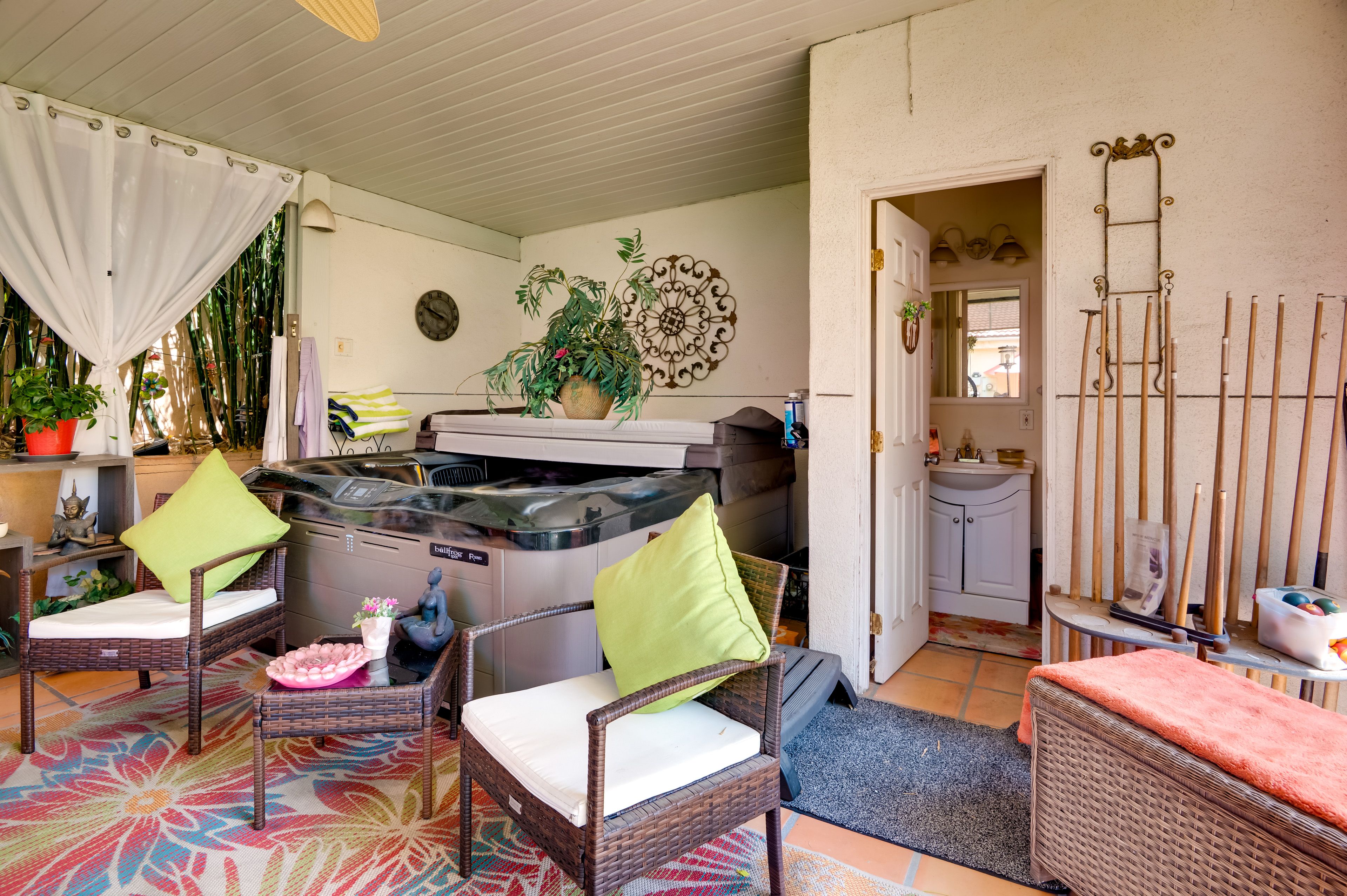 Outdoor Half Bathroom