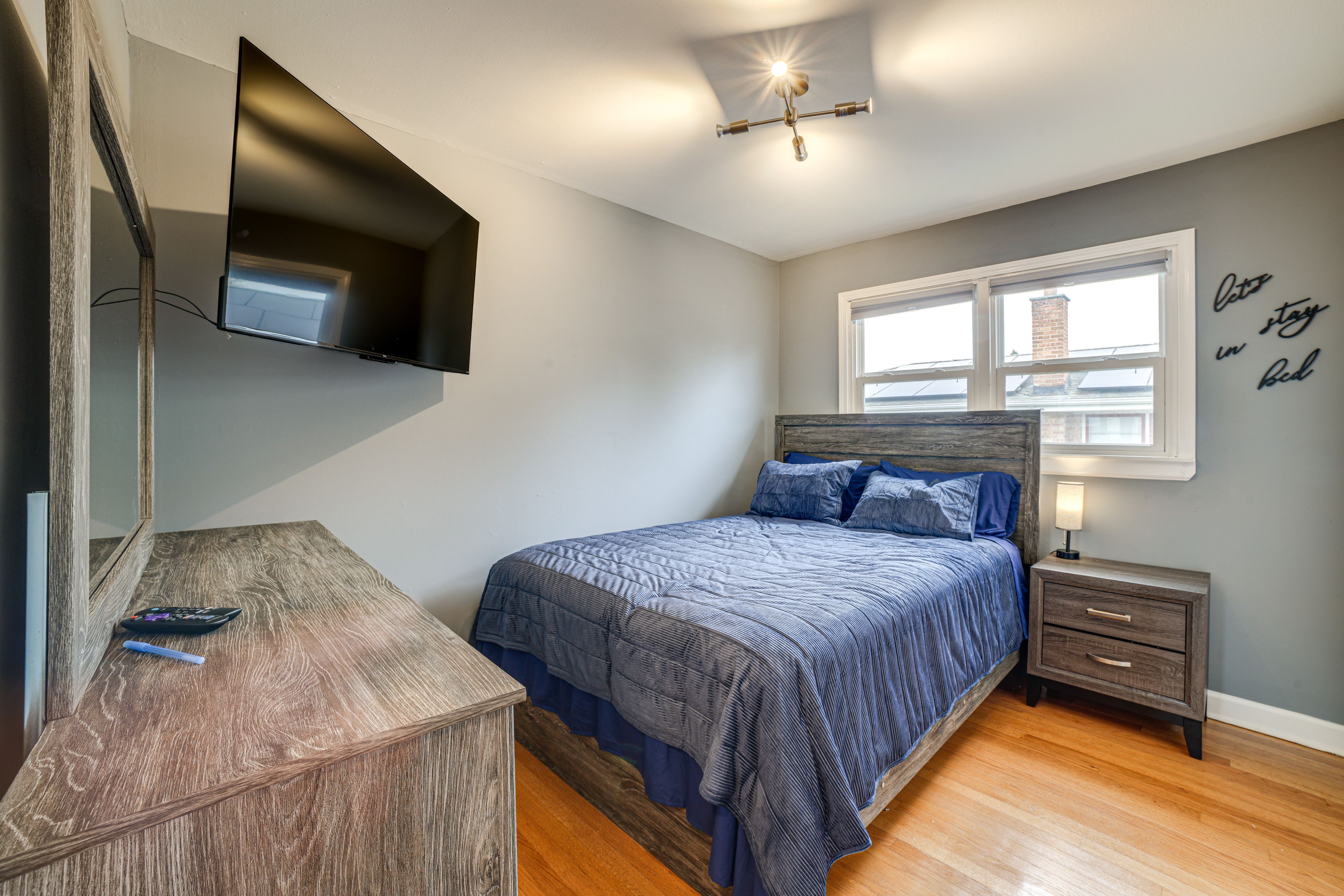 Bedroom 1 | Queen Bed | Linens | Upper Level