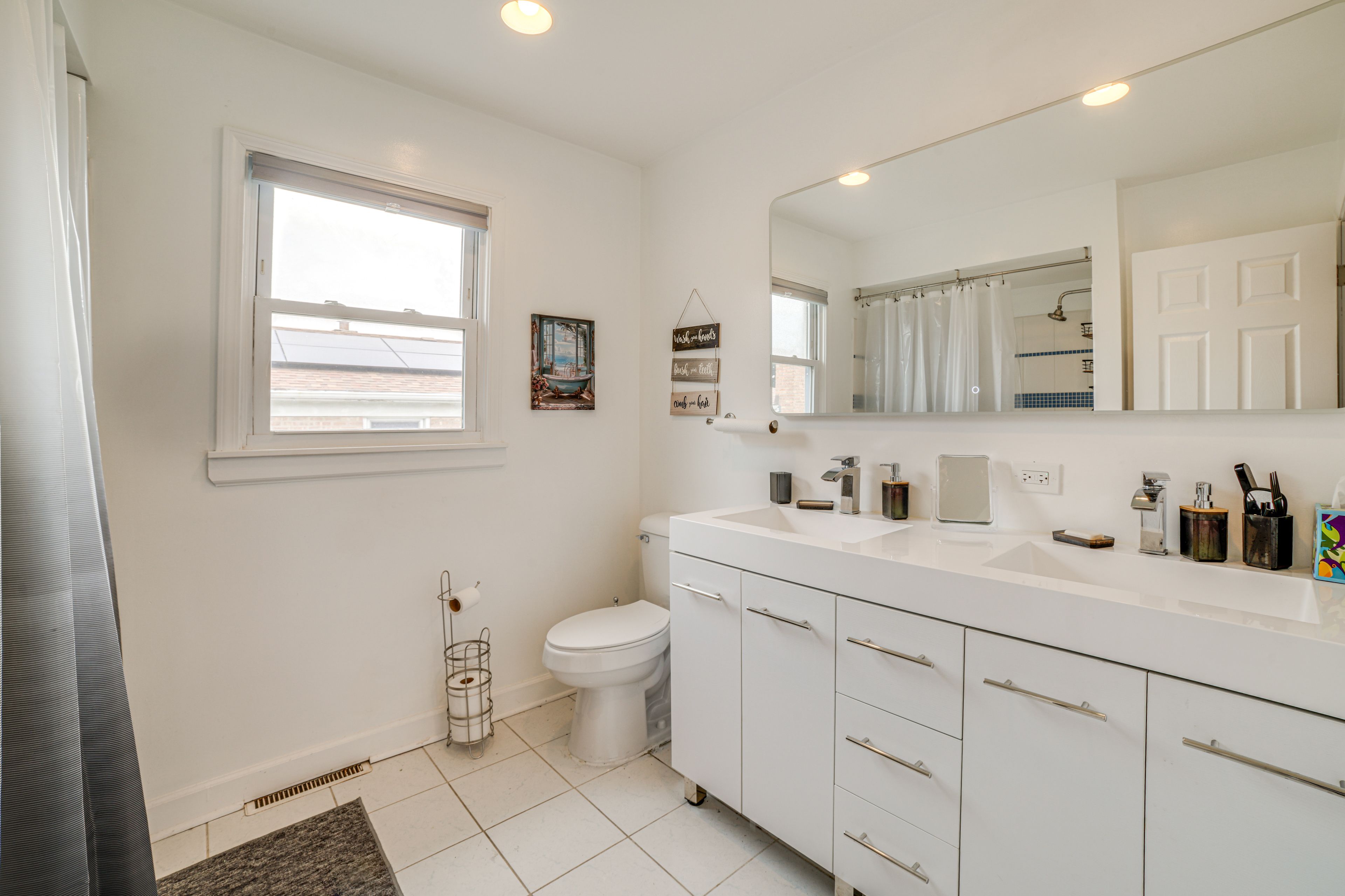 Full Bath | Upper Level