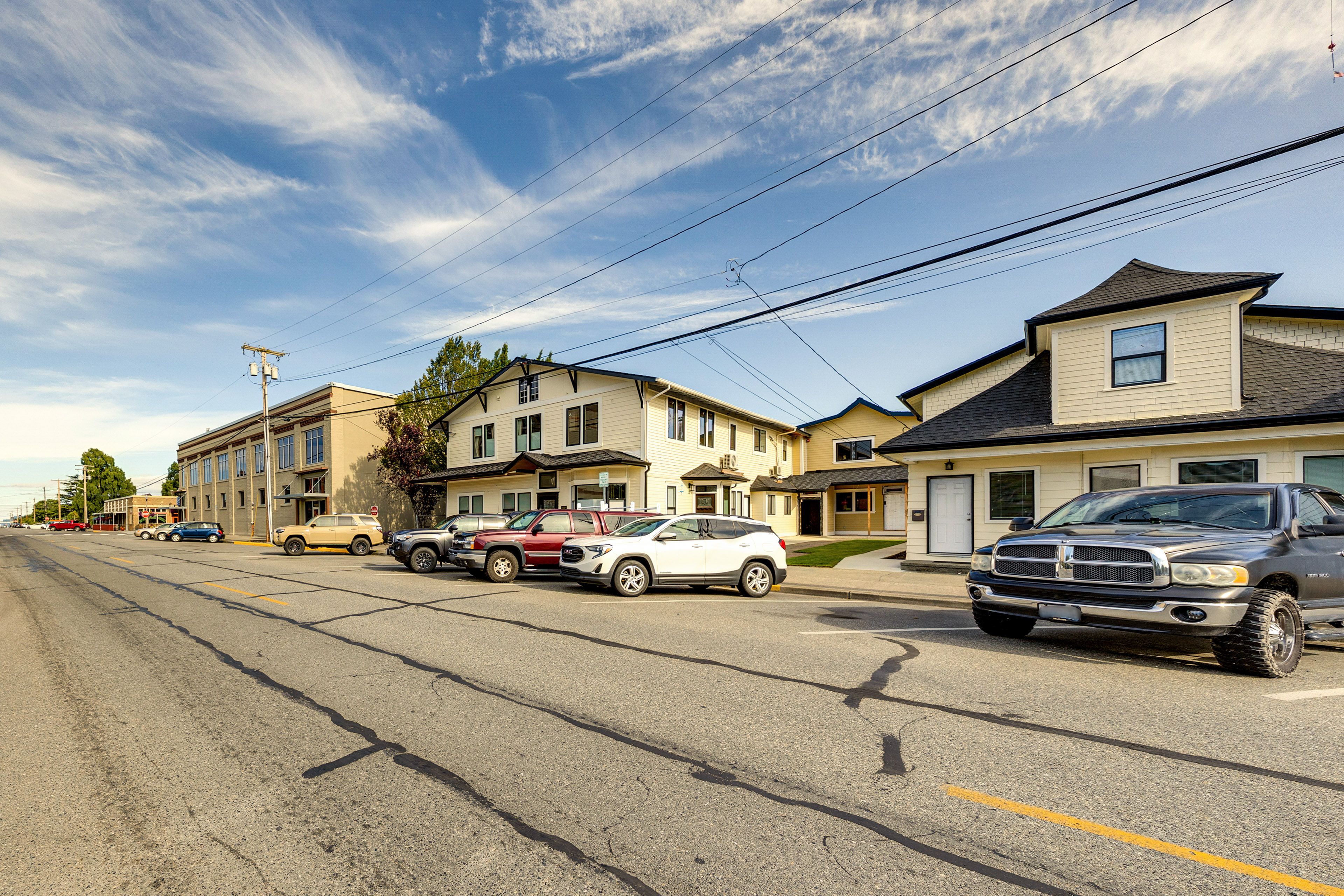 Walkable Location Near Restaurants & Shops
