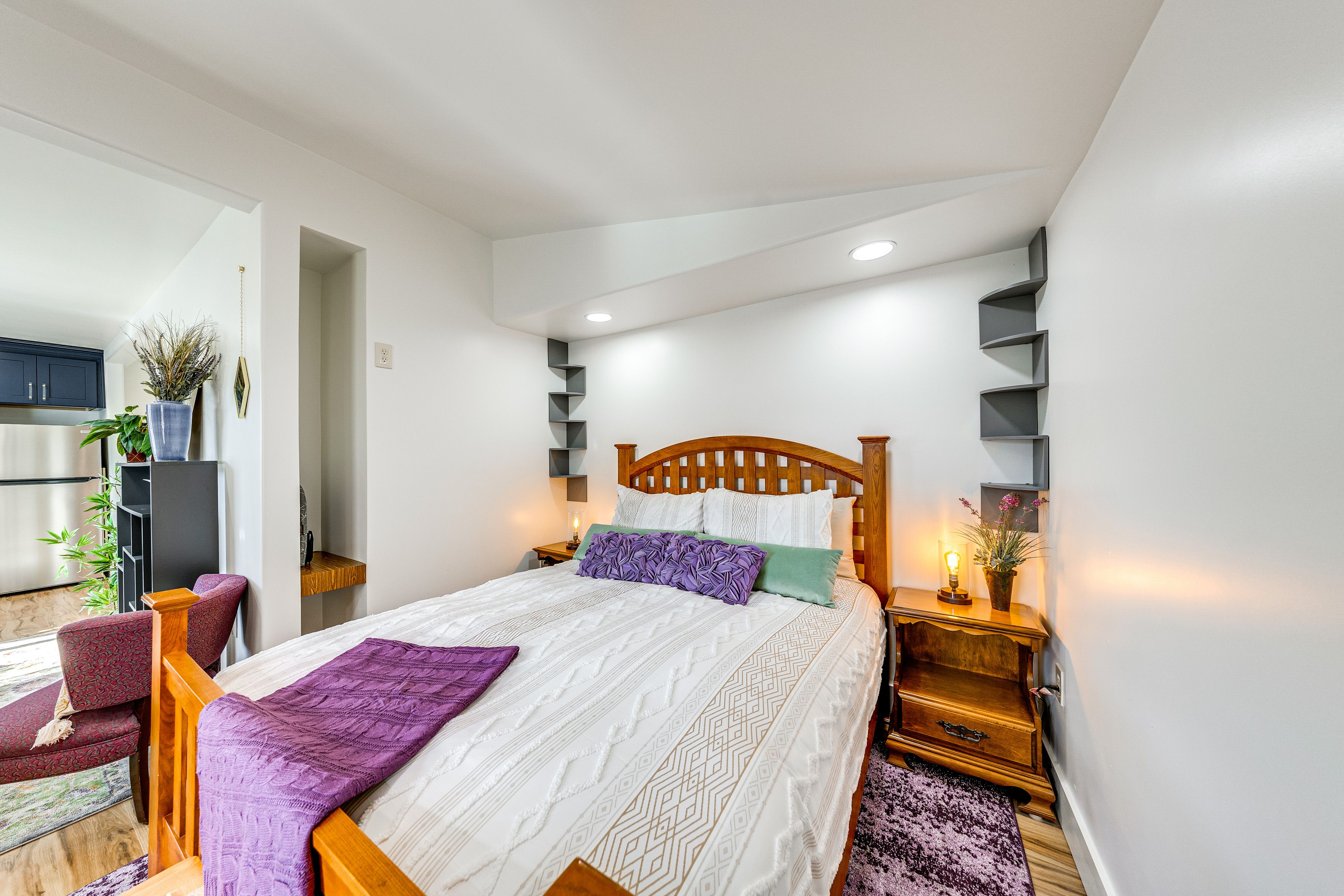 Studio | Queen Bed | Washer/Dryer | Linens Provided